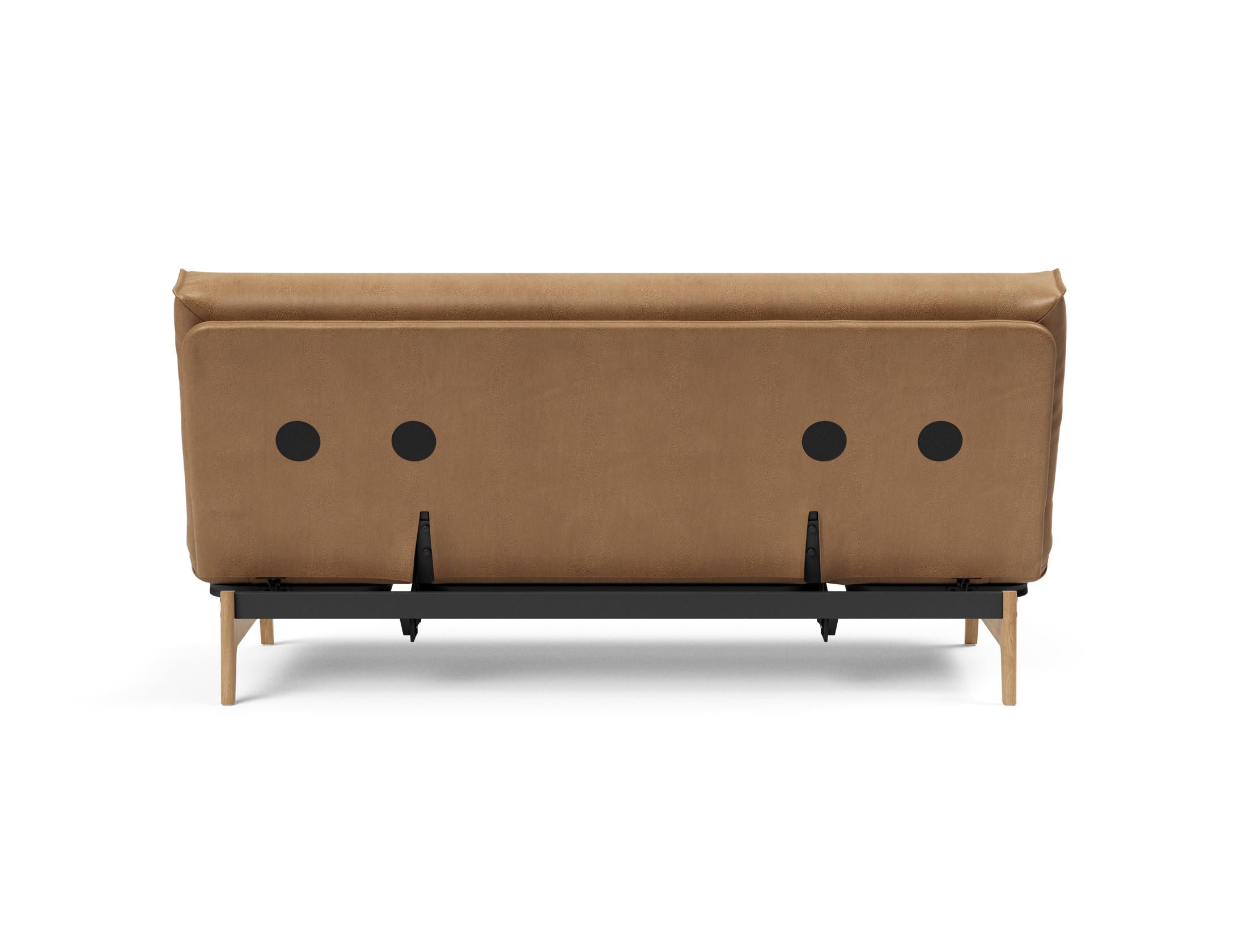 Erleben Sie das Aslak 140 Bettsofa von Innovation Living – modernes skandinavisches Design vereint mit optimalem Schlafkomfort und flexibler Nutzung.