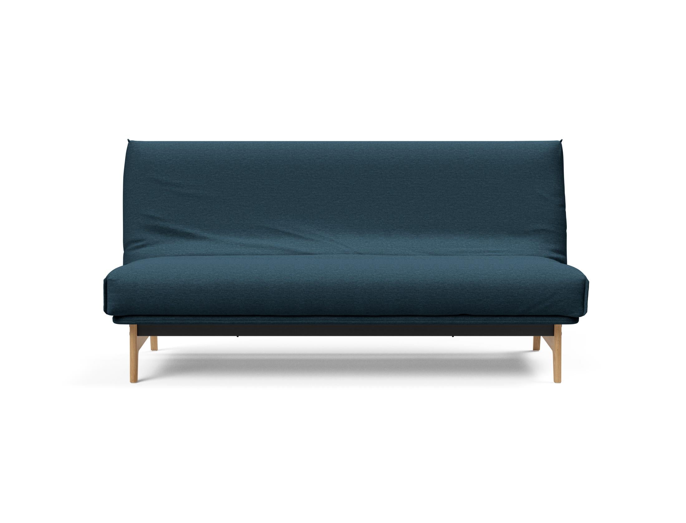 Erleben Sie das Aslak 140 Bettsofa von Innovation Living – modernes skandinavisches Design vereint mit optimalem Schlafkomfort und flexibler Nutzung.