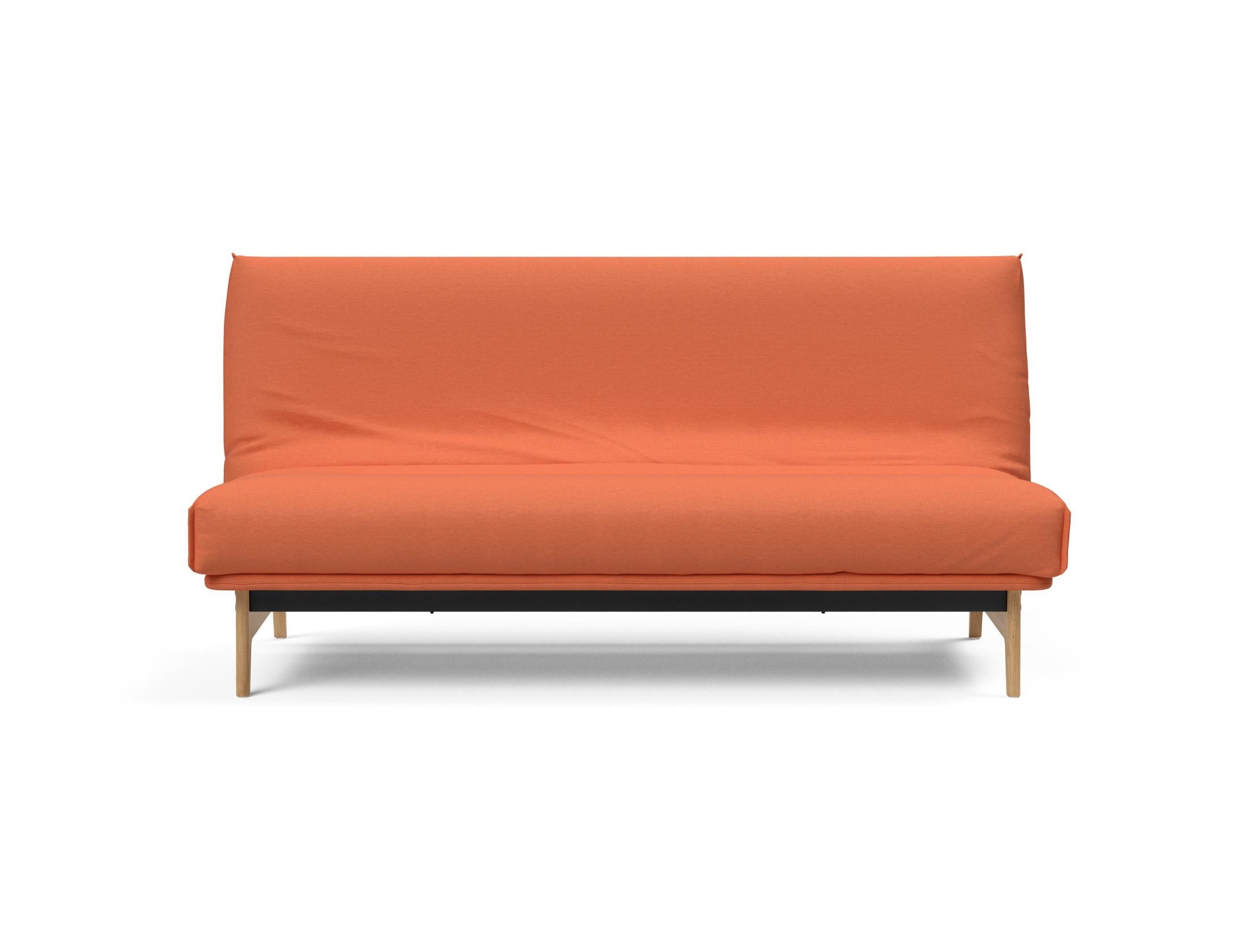 Entdecken Sie das Aslak 140 Bettsofa von Innovation Living – stilvolles skandinavisches Design trifft auf vielseitige Funktionalität und hohen Schlafkomfort.