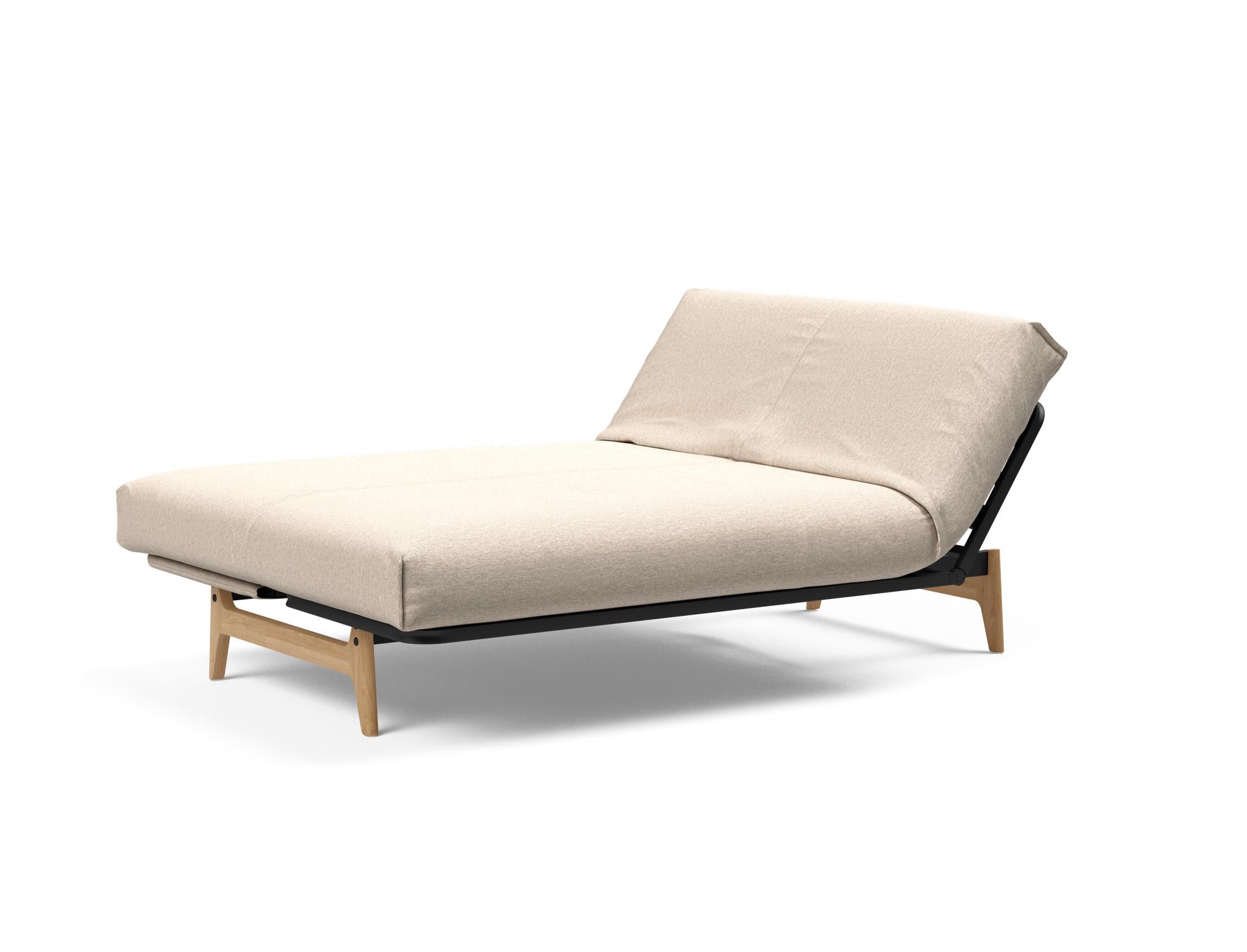 Erleben Sie das Aslak 140 Bettsofa von Innovation Living – modernes skandinavisches Design vereint mit optimalem Schlafkomfort und flexibler Nutzung.