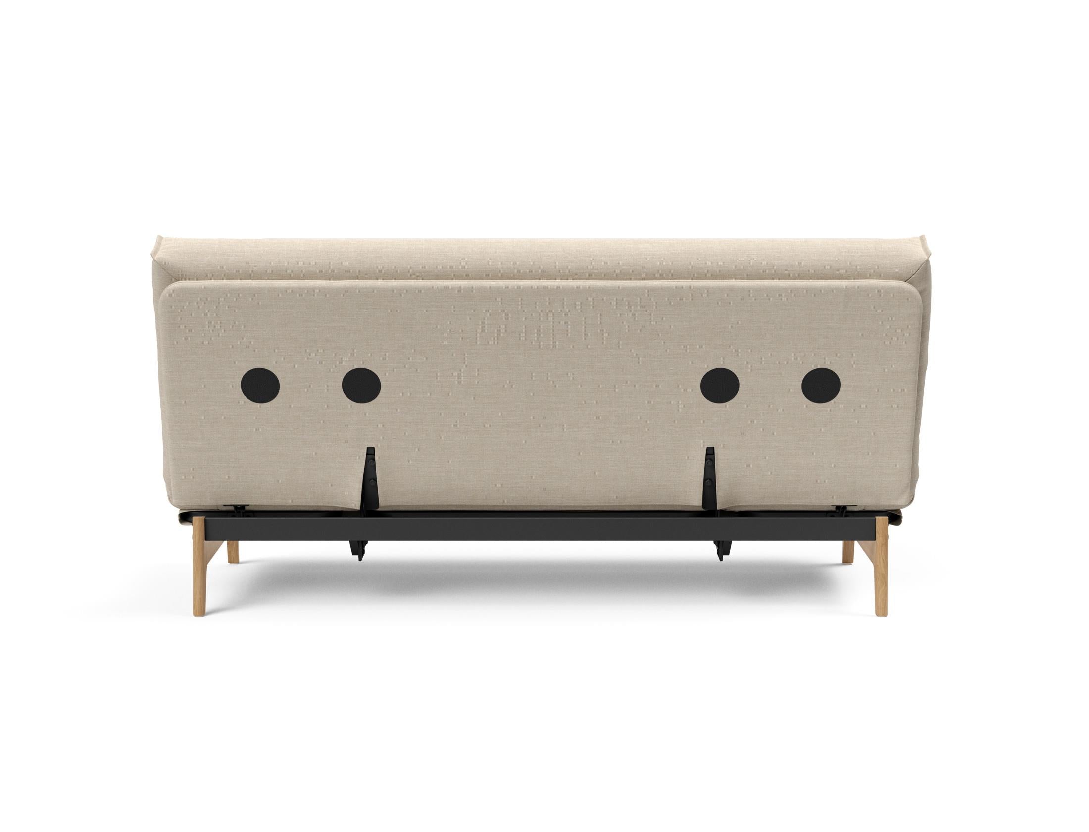 Entdecken Sie das Aslak 140 Bettsofa von Innovation Living – stilvolles skandinavisches Design trifft auf vielseitige Funktionalität und hohen Schlafkomfort.