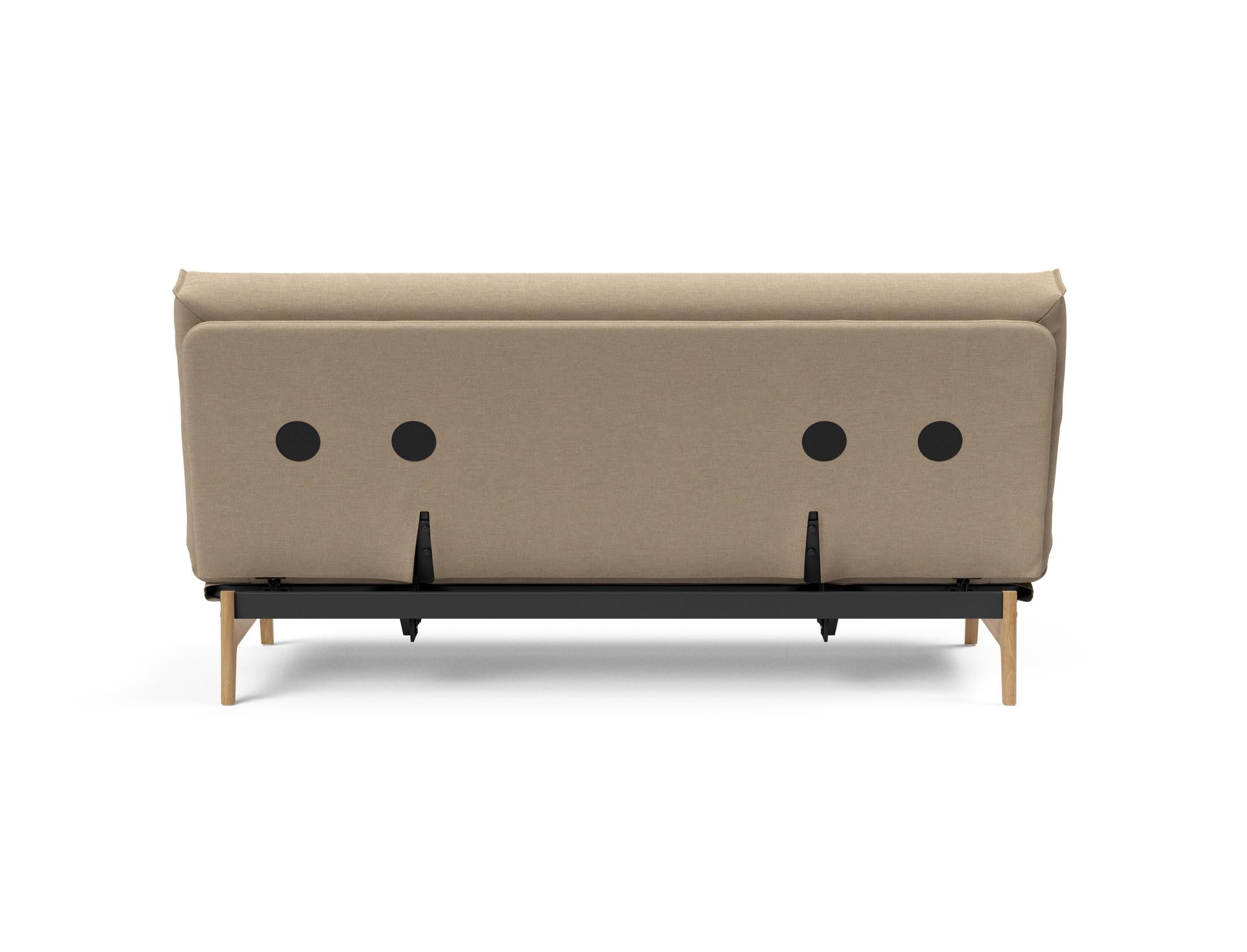 Entdecken Sie das Aslak 140 Bettsofa von Innovation Living – stilvolles skandinavisches Design trifft auf vielseitige Funktionalität und hohen Schlafkomfort.