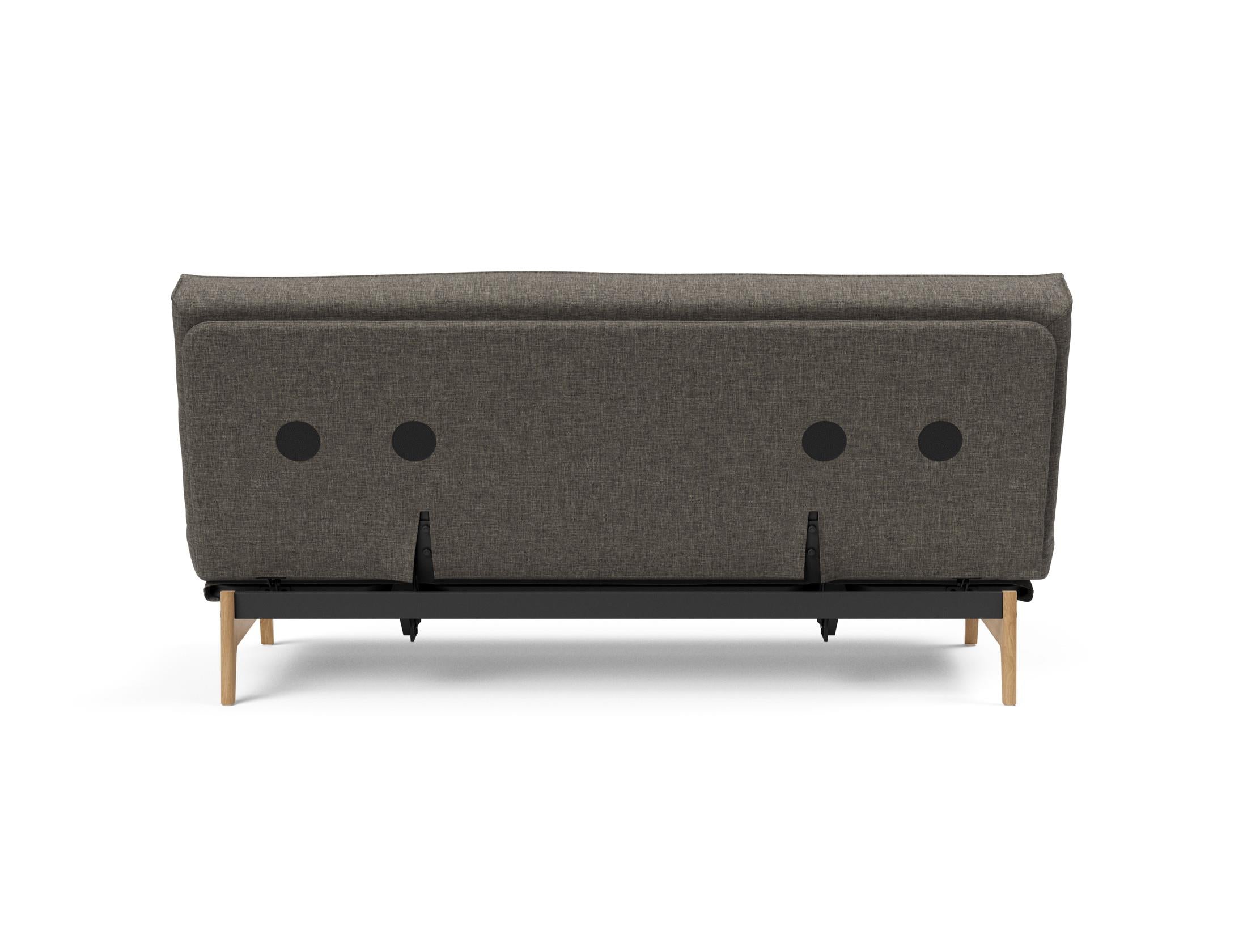 Erleben Sie das Aslak 140 Bettsofa mit Sharp Plus Cover – stilvolles Design, herausragender Komfort und flexible Anpassungsmöglichkeiten für jeden Raum.