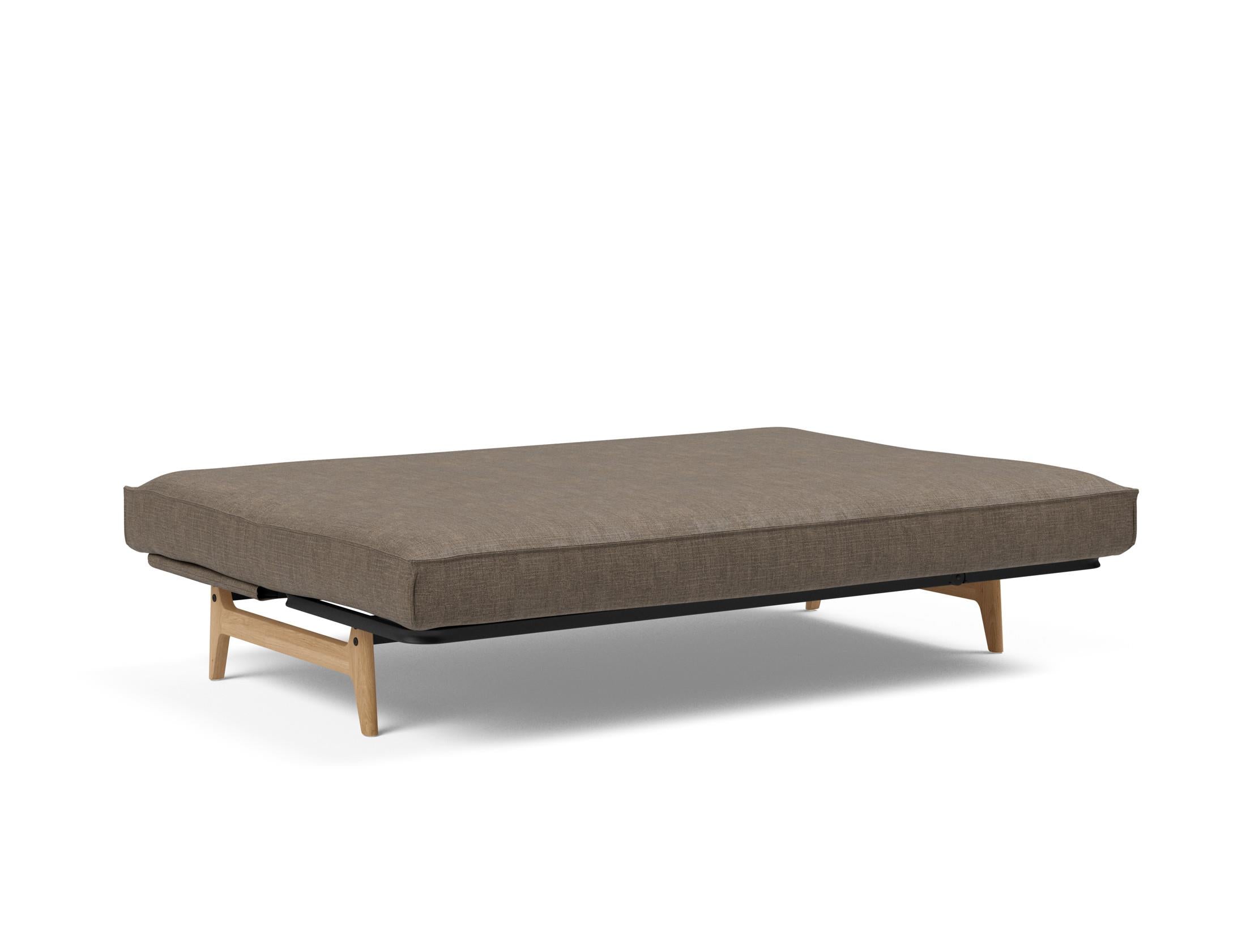Entdecken Sie das Aslak 140 Bettsofa mit Sharp Plus Cover: stilvolles Design, pflegeleichter Bezug und erstklassiger Schlafkomfort dank Soft Spring Matratze.