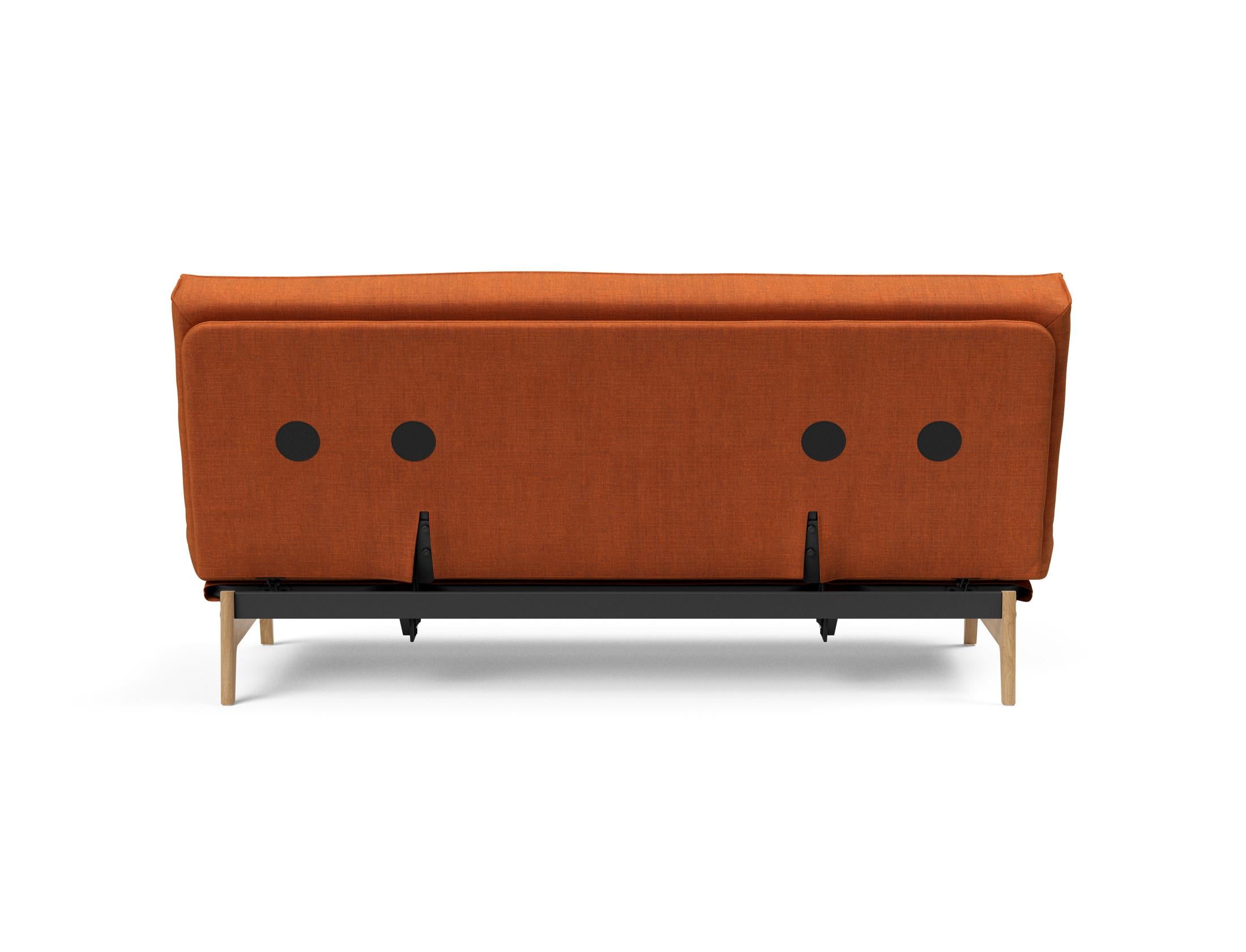 Erleben Sie das Aslak 140 Bettsofa mit Sharp Plus Cover – stilvolles Design, herausragender Komfort und flexible Nutzung für jeden Raum.