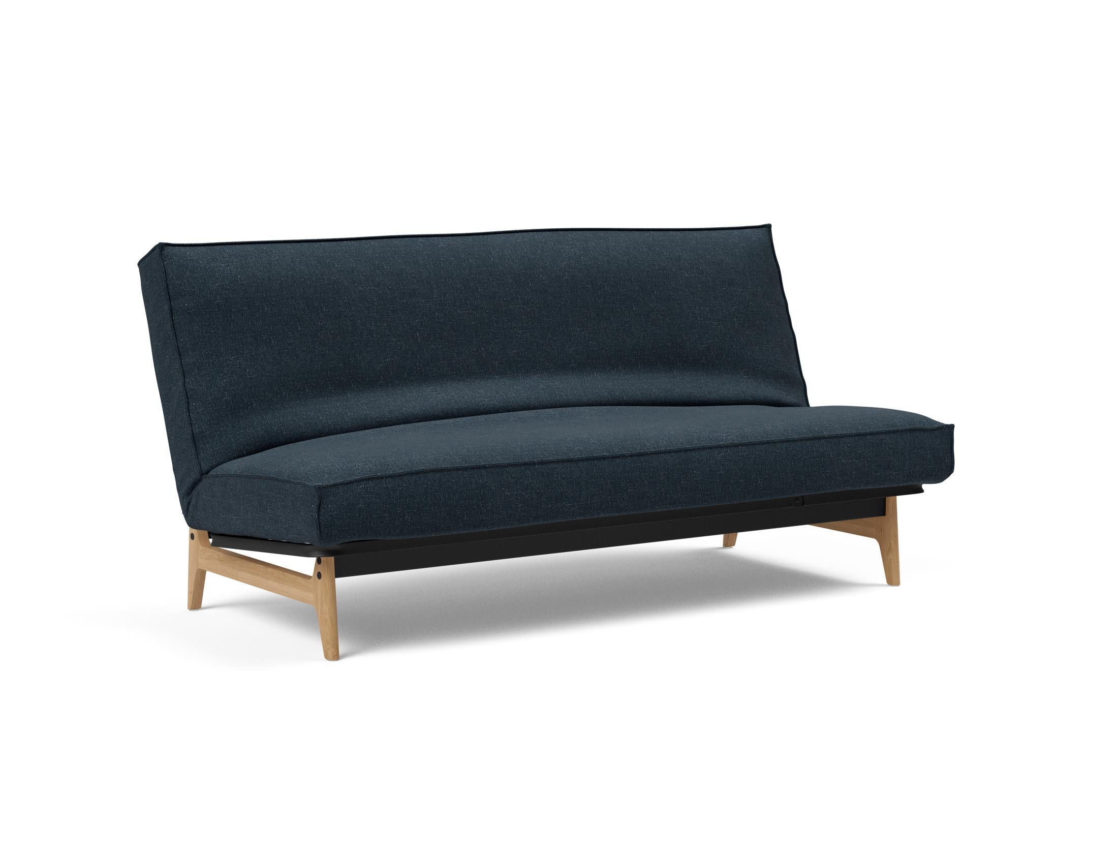 Entdecken Sie das Aslak 140 Bettsofa von Innovation Living: stilvolles Design, bequeme Soft Spring Matratze und elegantes Sharp Plus Cover für höchsten Schlafkomfort.