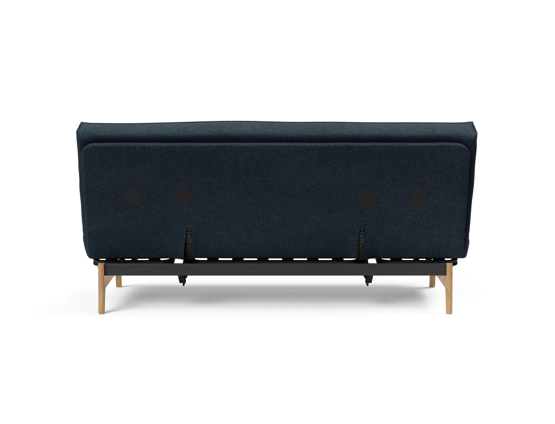 Entdecken Sie das Aslak 140 Bettsofa von Innovation Living: stilvolles Design, bequeme Soft Spring Matratze und elegantes Sharp Plus Cover für höchsten Schlafkomfort.