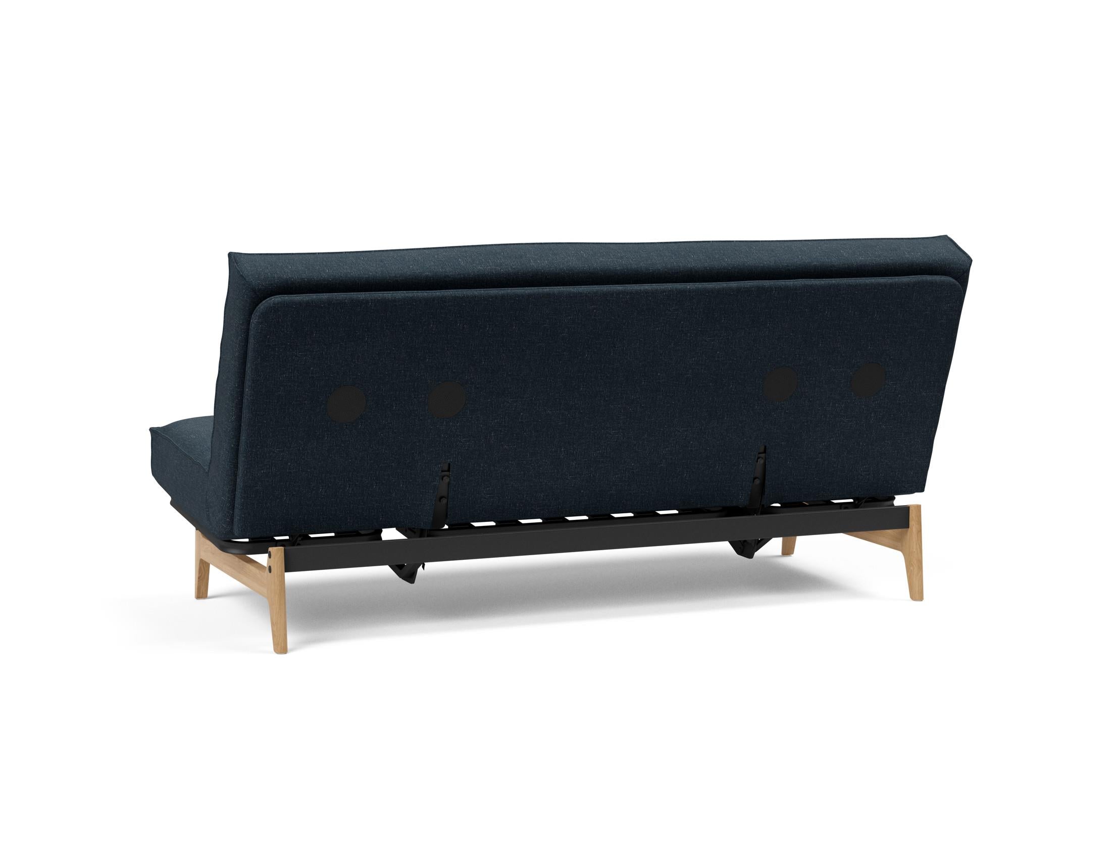 Erleben Sie das Aslak 140 Bettsofa mit Sharp Plus Cover von Innovation Living – modernes Design, abnehmbarer Bezug und luxuriöse Soft Spring Matratze für optimalen Schlafkomfort.