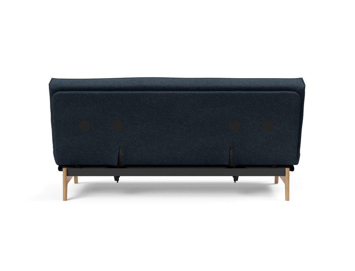 Aslak 140 Bettsofa Sharp Plus Cover mit Gestellbezug Soft Spring in 515 Nist Blue präsentiert im Onlineshop von KAQTU Design AG. Bettsofa ist von Innovation Living