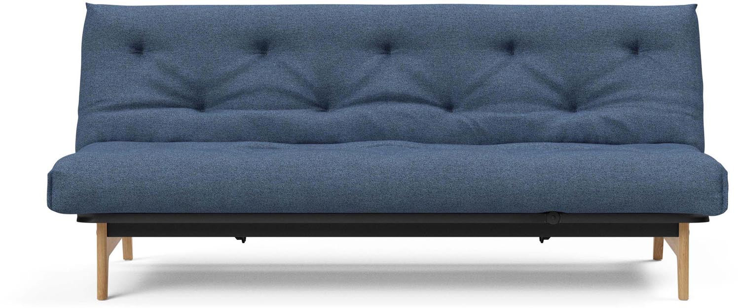 Entdecken Sie das Aslak 120 Bettsofa Nordic Classic von Innovation Living: stilvolles skandinavisches Design, perfekt für kompakte Wohnräume und entspannende Nächte.