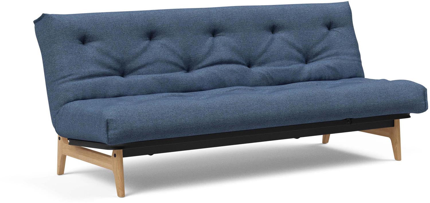 Erleben Sie das Aslak 120 Bettsofa Nordic Classic von Innovation Living: elegantes skandinavisches Design, ideal für kleine Räume und gemütliche Nächte.