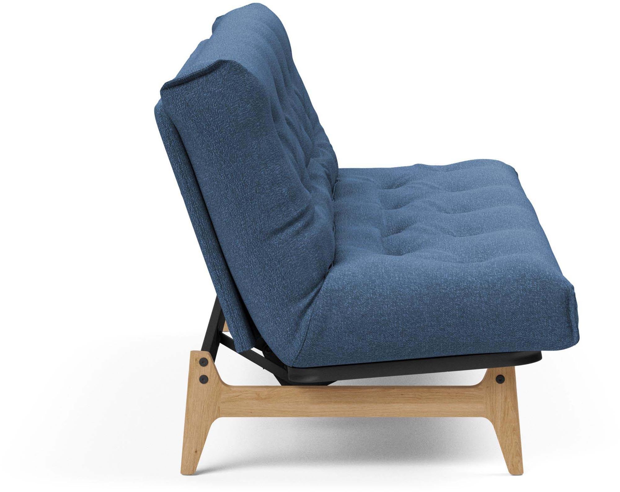 Entdecken Sie das Aslak 120 Bettsofa Nordic Classic von Innovation Living: stilvolles skandinavisches Design, perfekt für kompakte Wohnräume und entspannende Nächte.