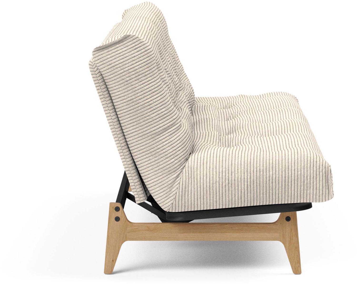 Entdecken Sie das Aslak 120 Bettsofa Nordic Classic von Innovation Living: stilvolles skandinavisches Design, perfekt für kompakte Wohnräume und entspannende Nächte.