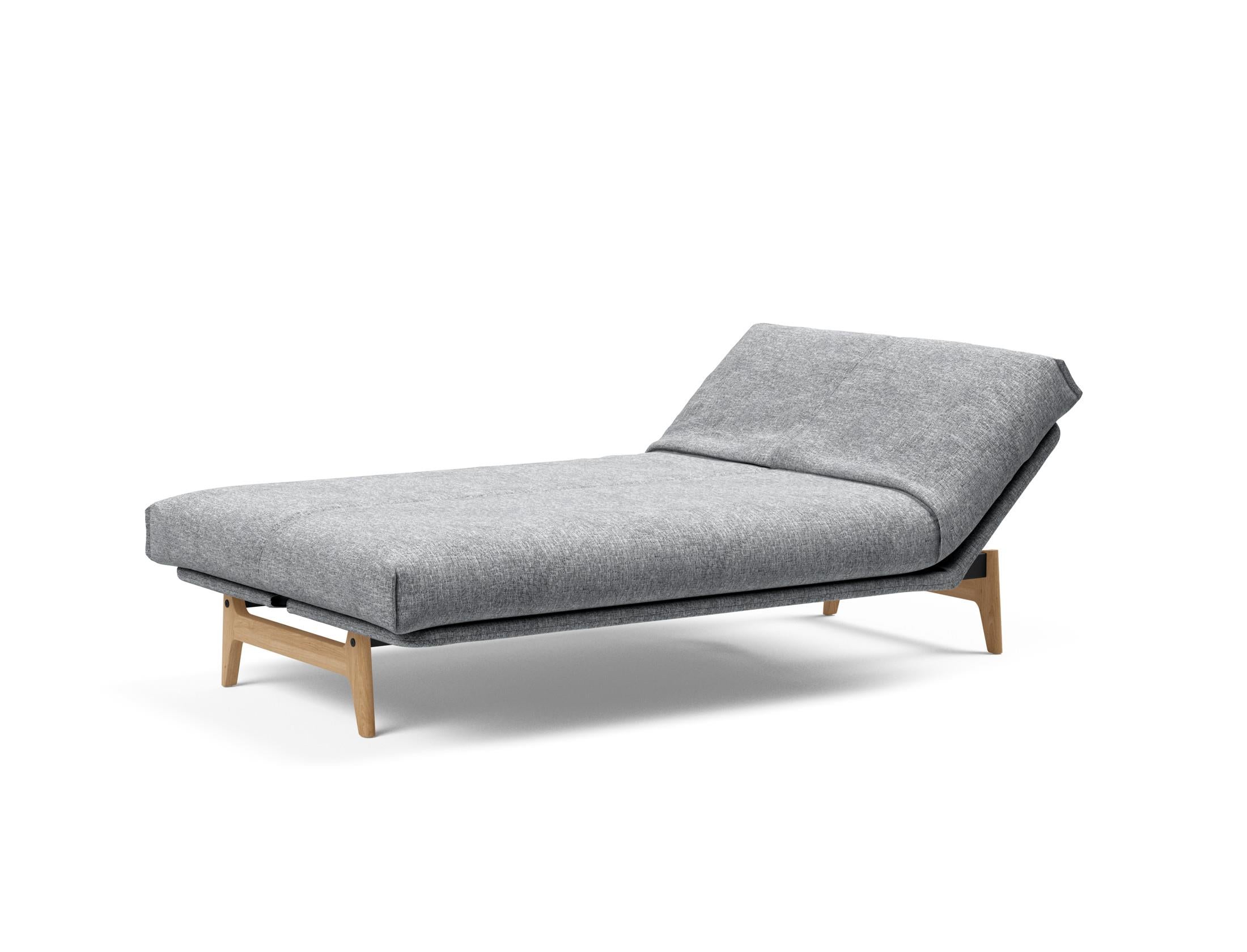 Entdecken Sie das Aslak 120 Bettsofa Nordic Cover: minimalistisches Design, erstklassige Soft Spring-Matratze und nachhaltige Qualität für Ihr Zuhause.