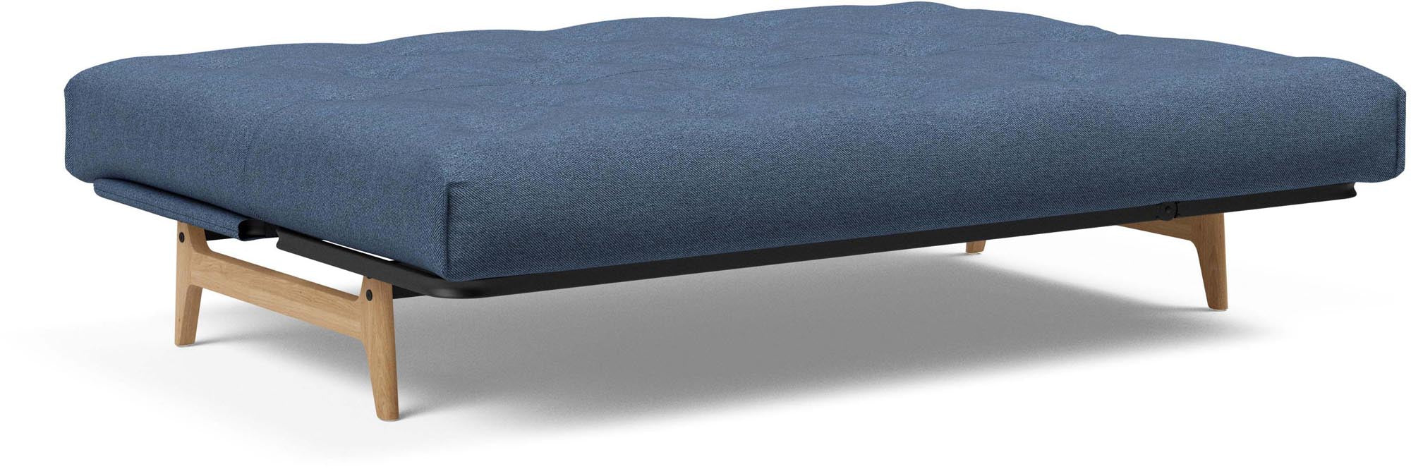 Entdecken Sie das Aslak 140 Bettsofa Nordic Classic: stilvolles Design, vielseitige Nutzung und anpassbare Matratzen für optimalen Schlafkomfort.