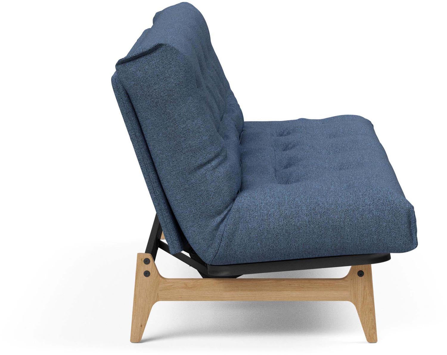 Erleben Sie das Aslak 120 Bettsofa Nordic Spring von Innovation Living: modernes skandinavisches Design, ideal für kleine Räume und Gästeübernachtungen.
