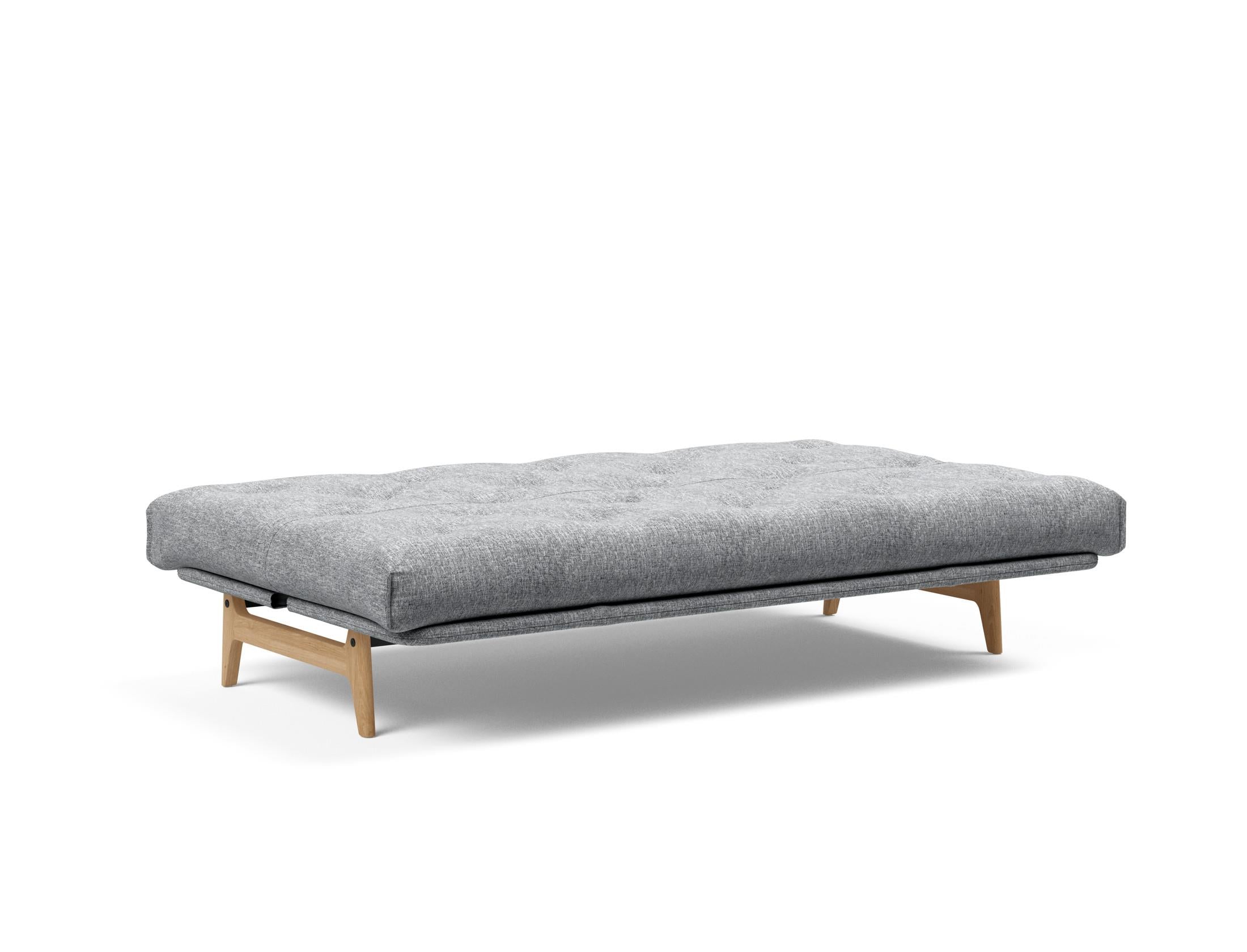 Erleben Sie das Aslak 120 Bettsofa Nordic – ein elegantes Möbelstück, das Komfort und skandinavisches Design perfekt vereint.