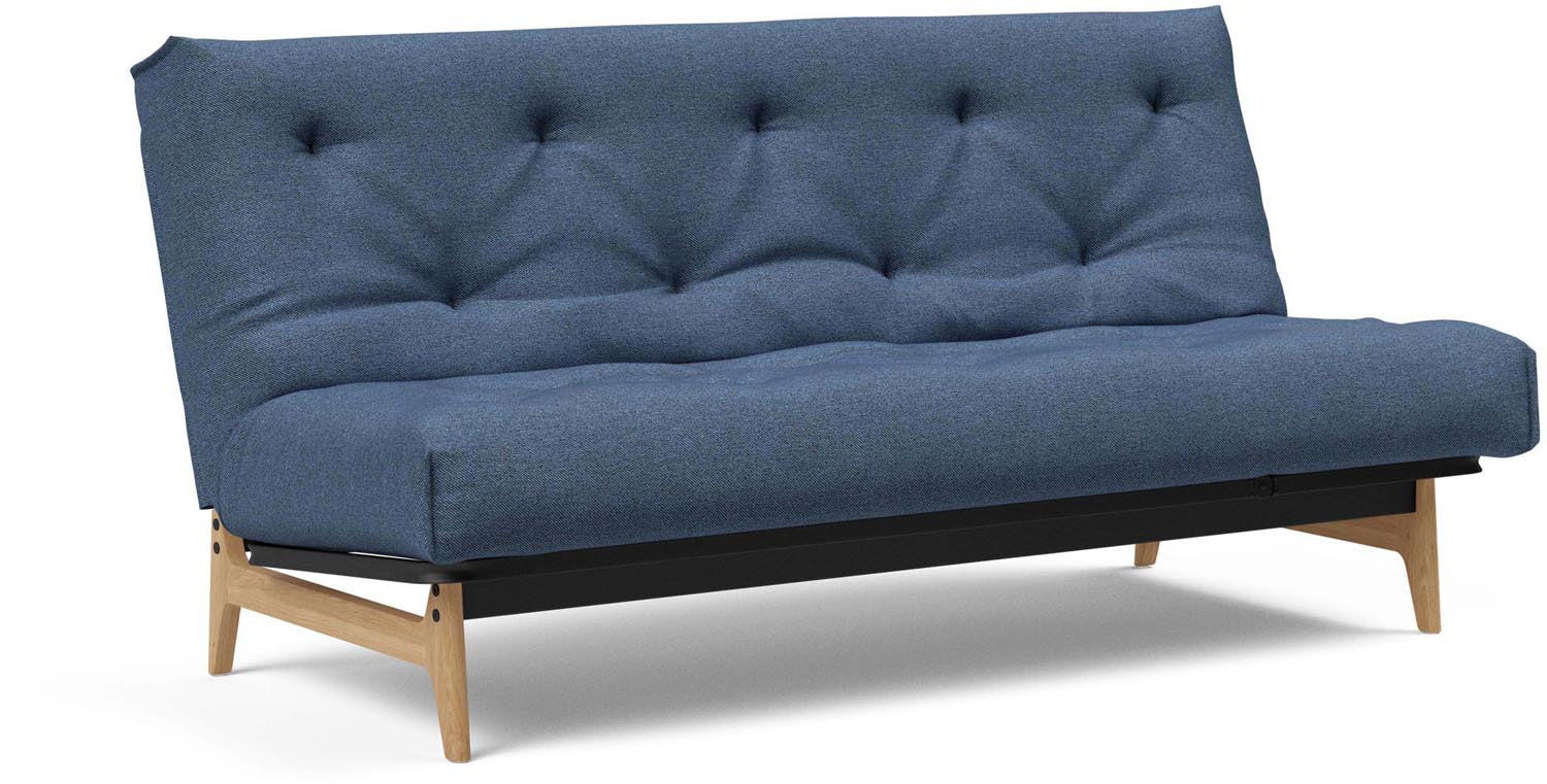Entdecken Sie das Aslak 140 Bettsofa von Innovation Living – stilvolles Nordic Design und hochwertiger Latex für erholsame Nächte.