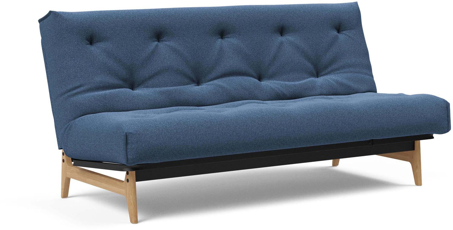 Entdecken Sie das Aslak 140 Bettsofa von Innovation Living – stilvolles Nordic Design und hochwertiger Latex für erholsame Nächte.