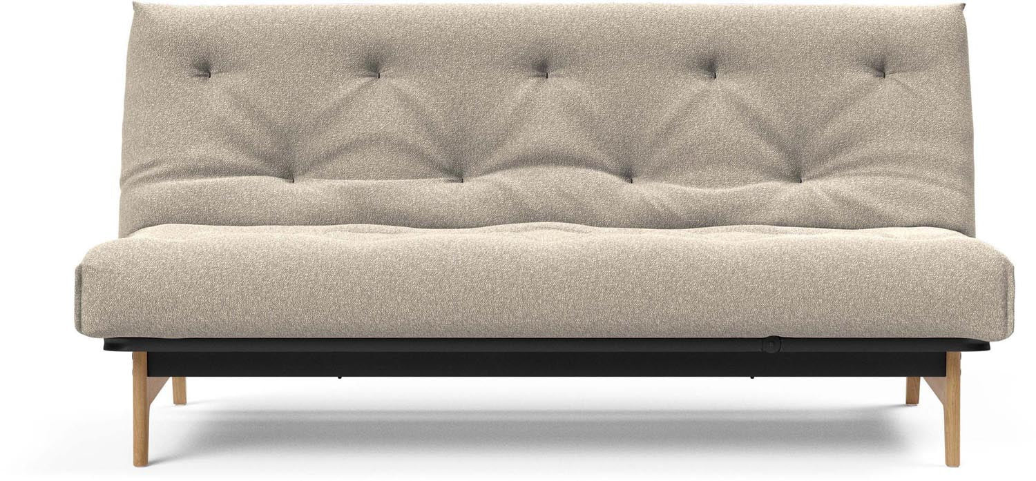 Erleben Sie das Aslak 140 Bettsofa von Innovation Living – modernes Nordic Design trifft auf komfortablen Latex für besten Schlafkomfort.