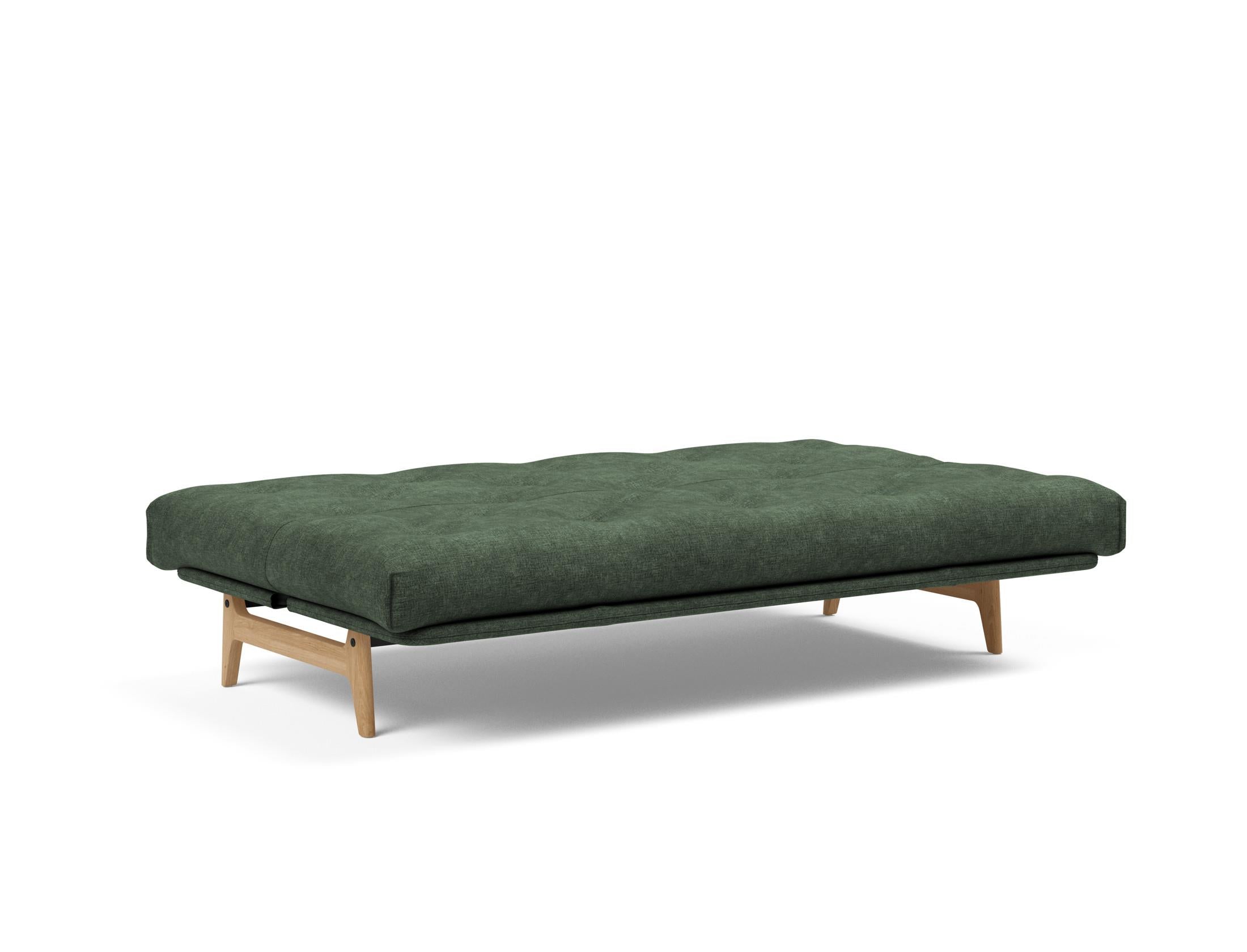 Entdecken Sie das Aslak 120 Bettsofa Nordic von Innovation Living: stilvolles Design, anpassbare Matratzen und perfekte Funktionalität für kleine Räume.