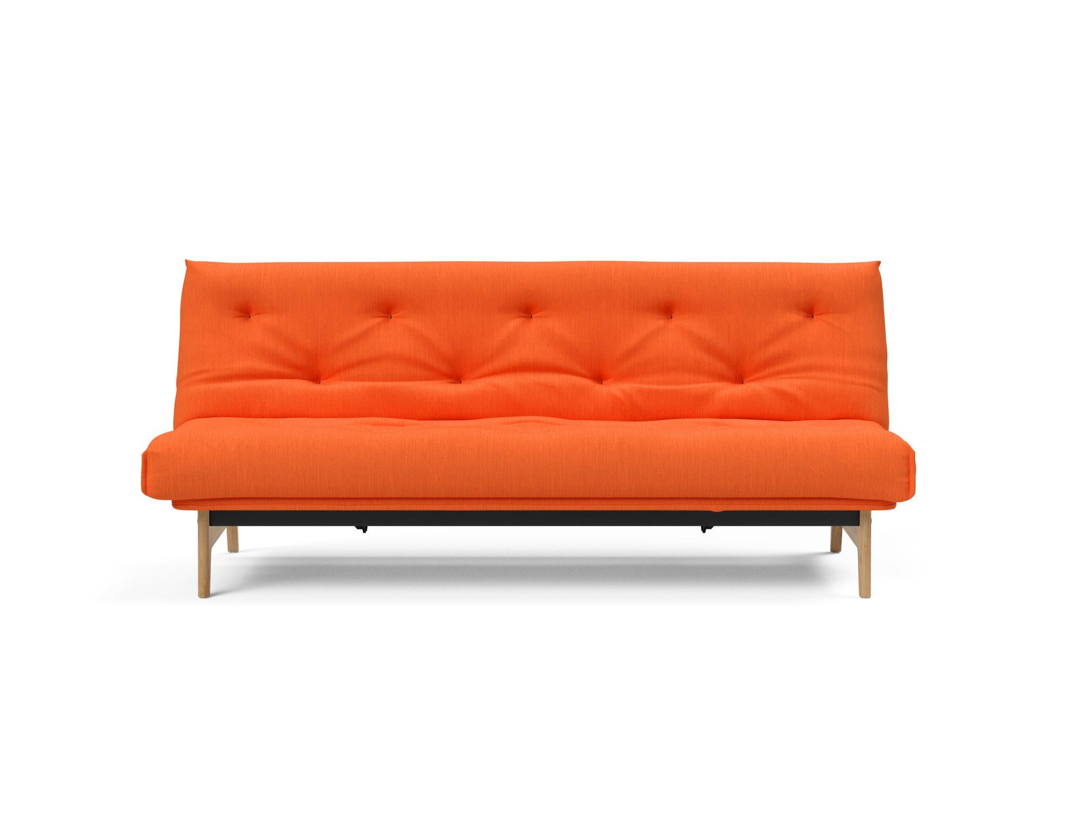 Erleben Sie das Aslak 120 Bettsofa Nordic Soft Spring von Innovation Living – eine perfekte Kombination aus modernem Stil und vielseitiger Funktionalität.