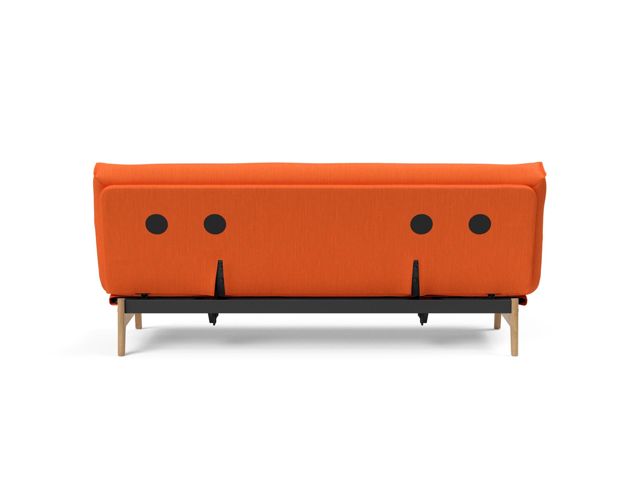 Entdecken Sie das Aslak 120 Bettsofa Nordic Soft Spring von Innovation Living – stilvolles Design trifft auf praktischen Komfort für Ihr Zuhause.