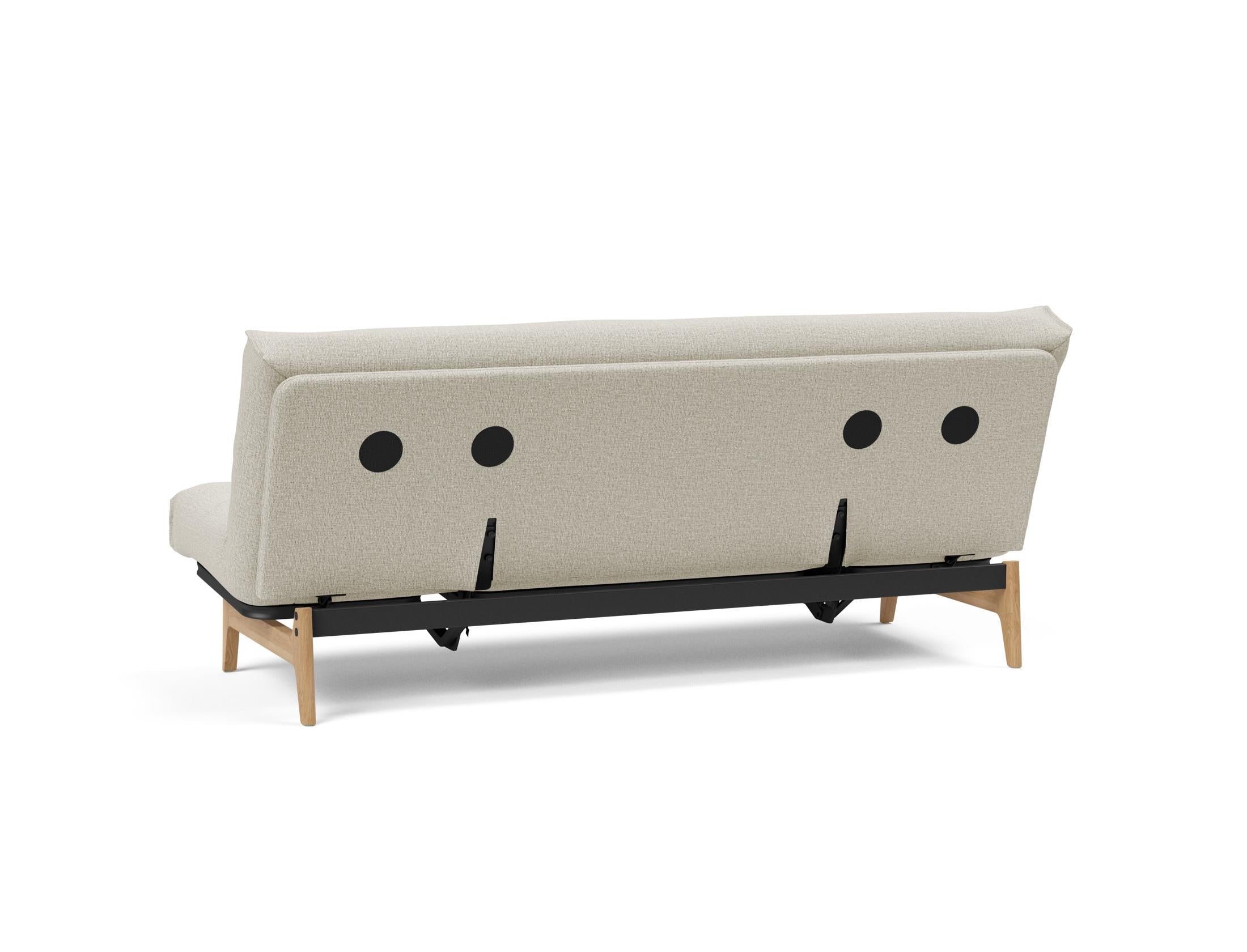 Entdecken Sie das Aslak 120 Bettsofa Nordic von Innovation Living – skandinavisches Design trifft auf höchsten Schlafkomfort und praktische Funktionalität.