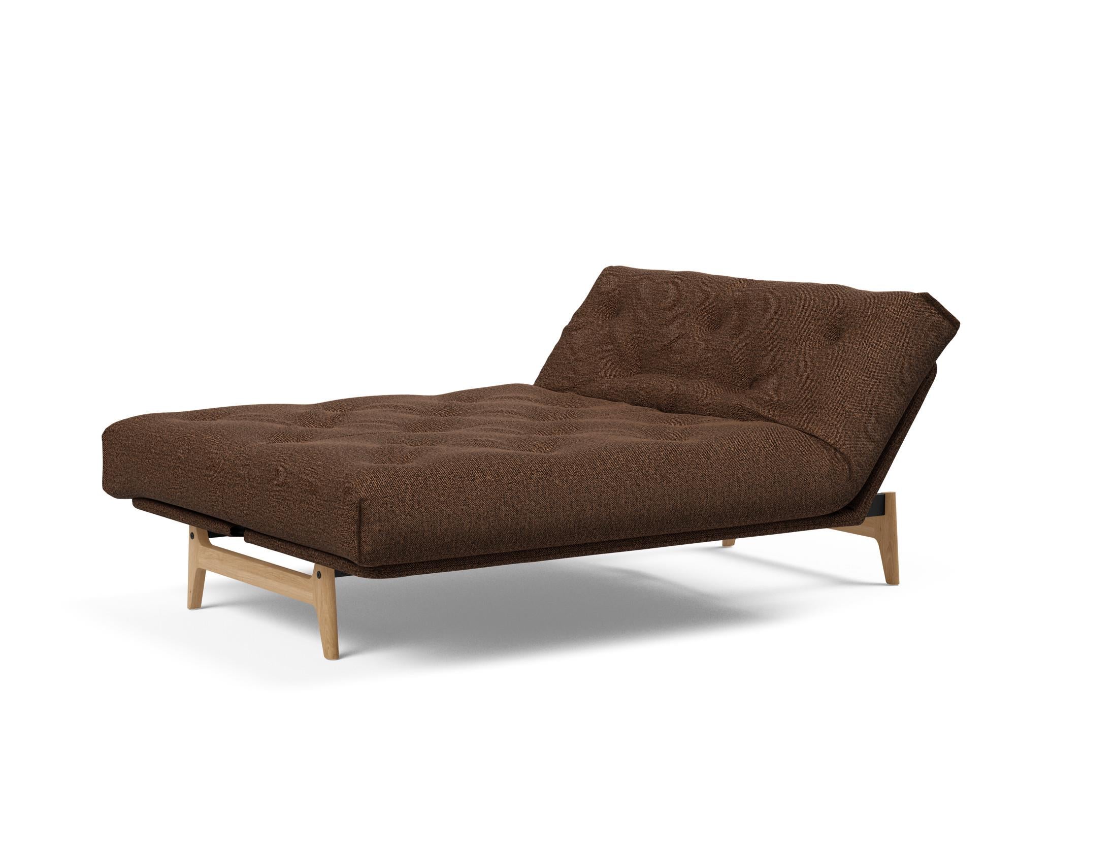 Erleben Sie das Aslak 140 Bettsofa Nordic: Multifunktionales Möbelstück mit elegantem Design, nachhaltigen Materialien und erstklassigem Schlafkomfort.