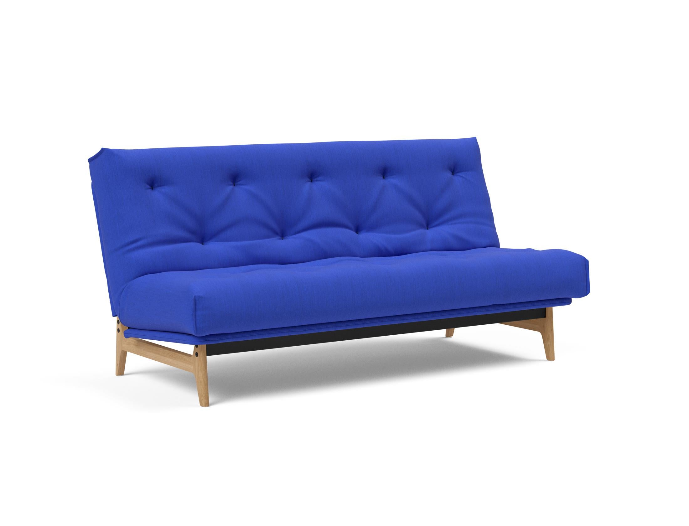 Entdecken Sie das Aslak 140 Bettsofa Nordic: Stilvolles, umweltfreundliches Design mit hochwertiger Matratze für optimalen Schlafkomfort und Flexibilität.