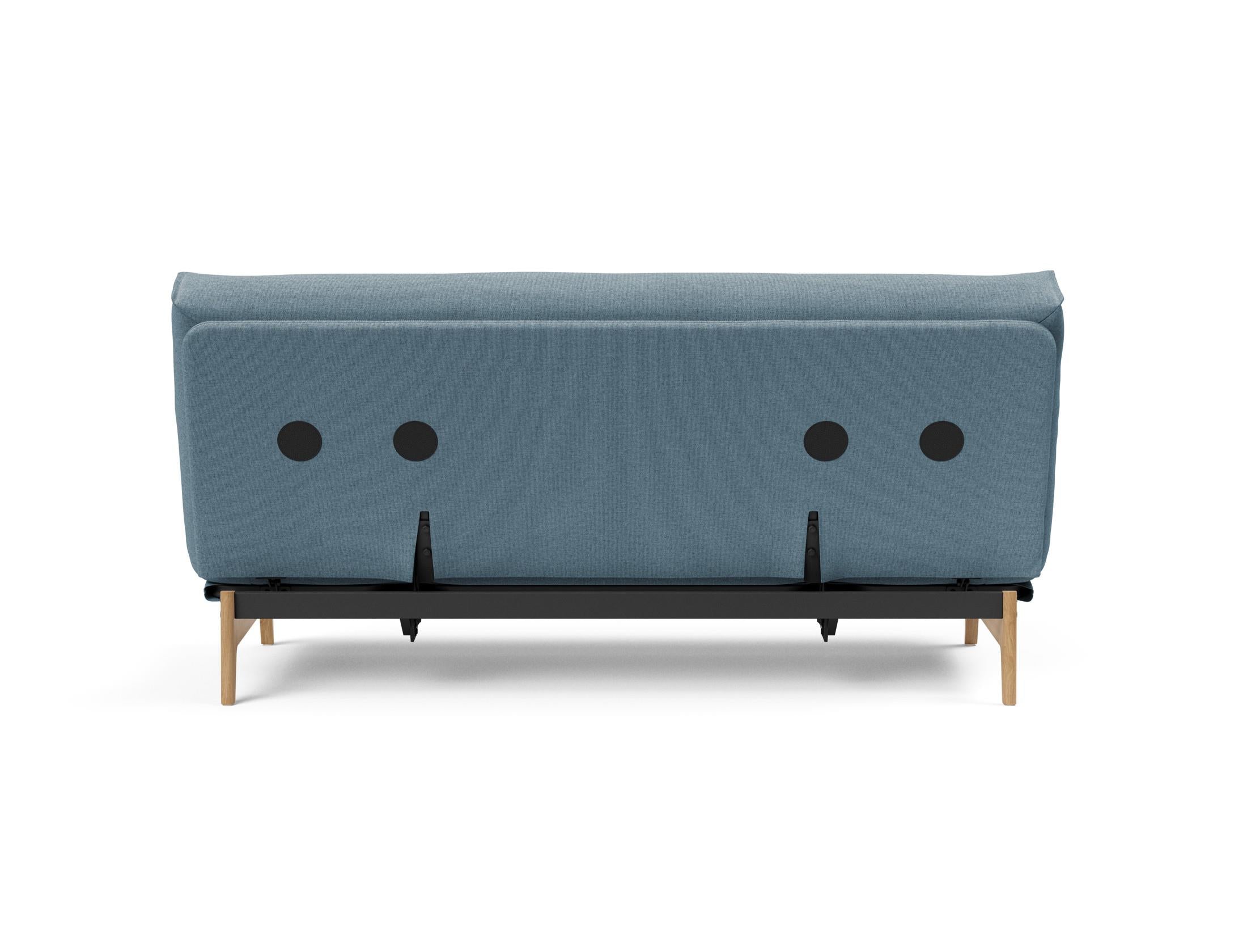 Entdecken Sie das Aslak 140 Bettsofa Nordic: Stilvolles, umweltfreundliches Design mit hochwertiger Matratze für optimalen Schlafkomfort und Flexibilität.