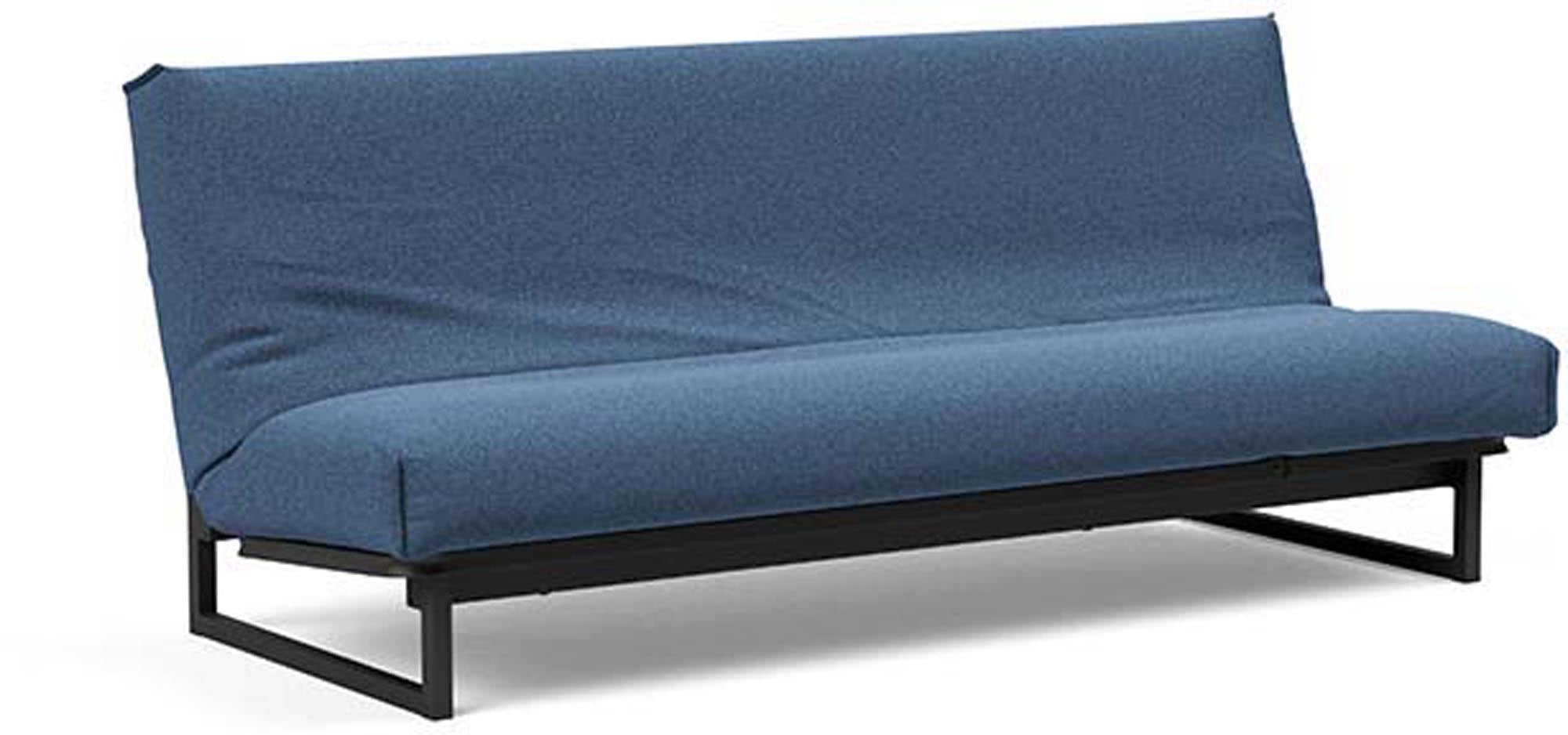 Erleben Sie das Fraction 120 Bettsofa Nordic Cover von Innovation Living: modernes Design, vielseitig einsetzbar und mit einer komfortablen Soft Spring-Matratze.
