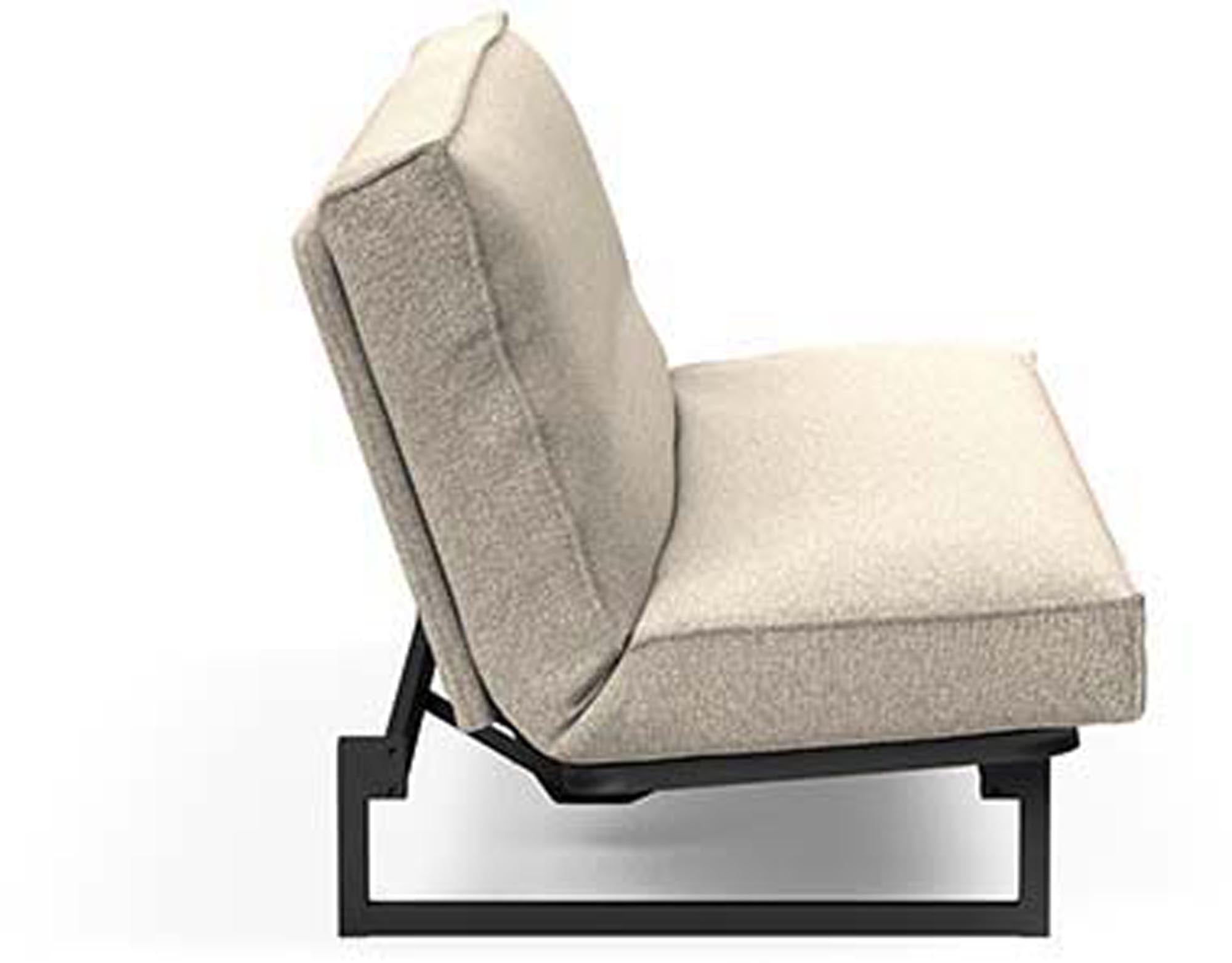 Erleben Sie das Fraction 120 Bettsofa Sharp Plus Cover von Innovation Living – eine perfekte Kombination aus modernem Stil und praktischer Vielseitigkeit.