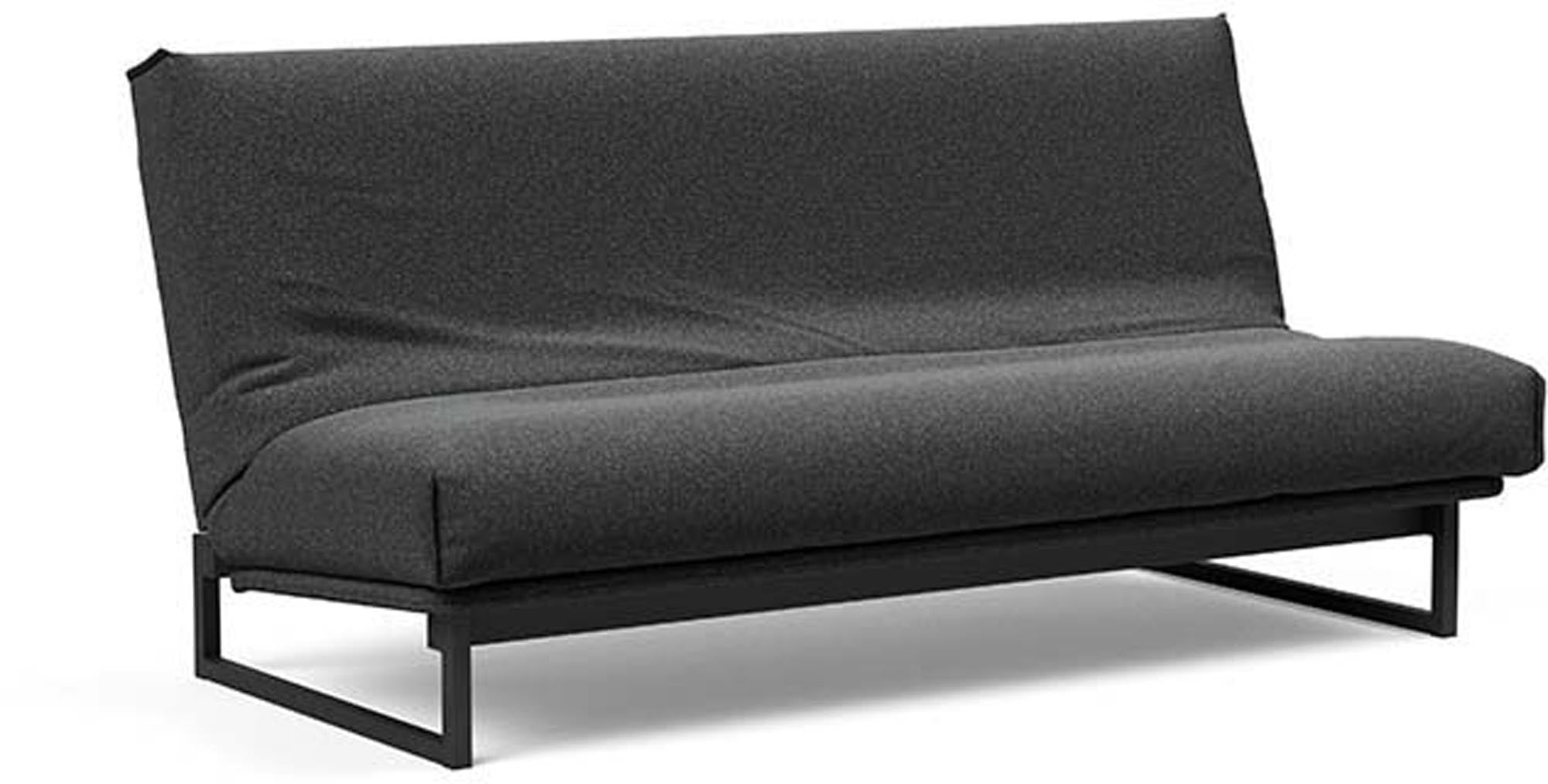 Erleben Sie das Fraction 140 Bettsofa mit Nordic Cover von Innovation Living: modernes Design, bequeme Soft Spring-Matratze, perfekt für kleine Räume.