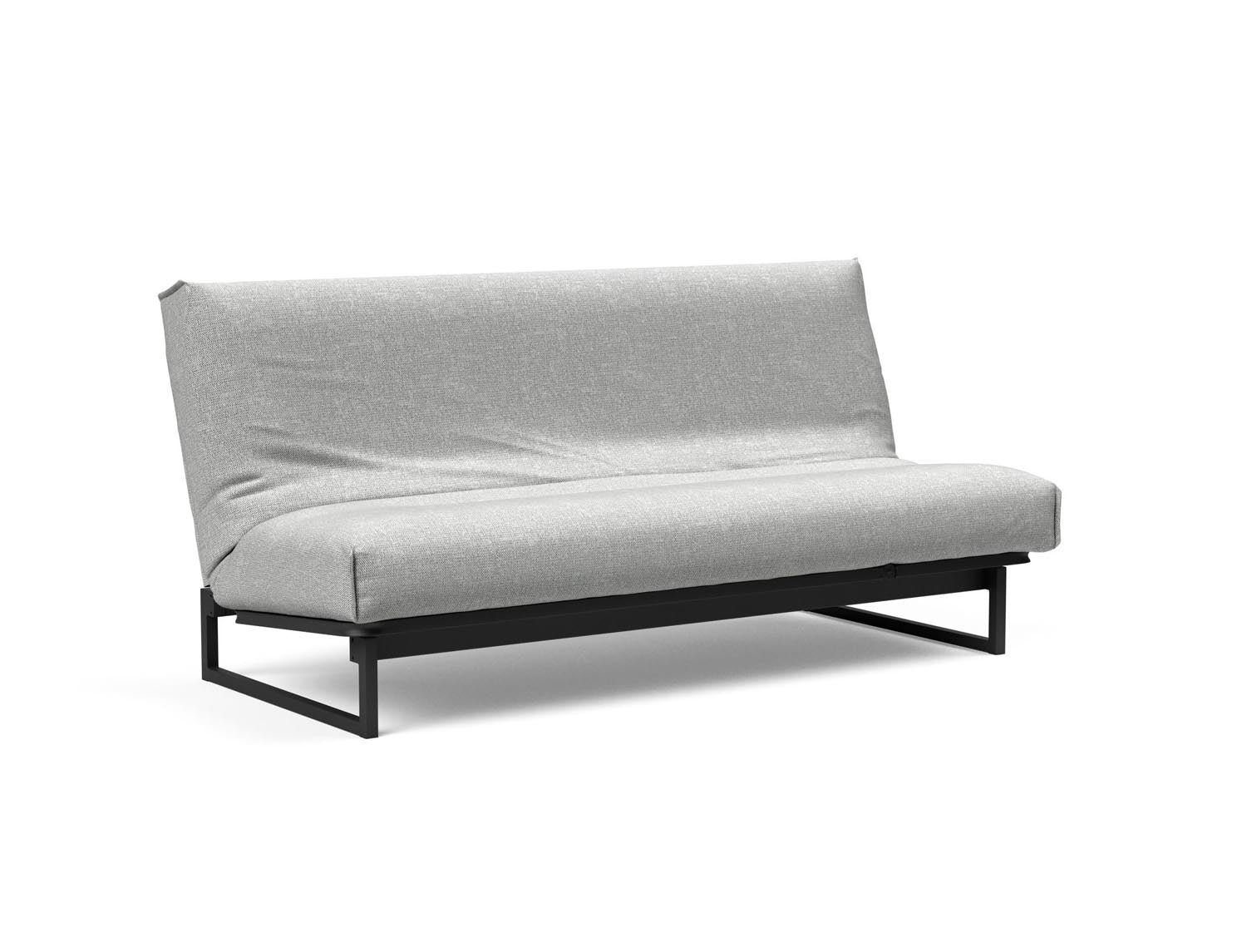 Erleben Sie das Fraction 140 Bettsofa mit Nordic Cover von Innovation Living: modernes Design, bequeme Soft Spring-Matratze, perfekt für kleine Räume.
