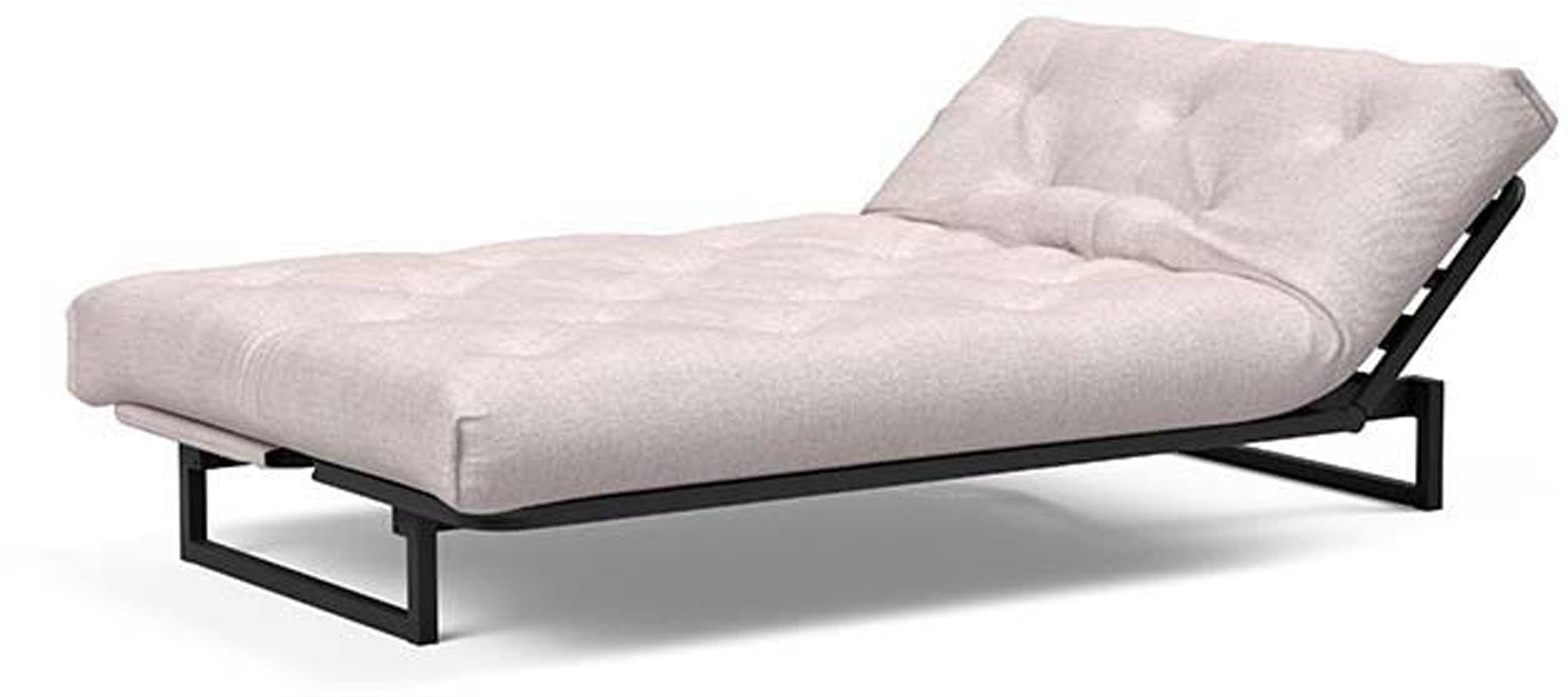 Erleben Sie das Fraction 120 Bettsofa Nordic: Flexibles Sofa mit elegantem skandinavischen Stil, ideal für kleine Räume und Übernachtungsgäste.