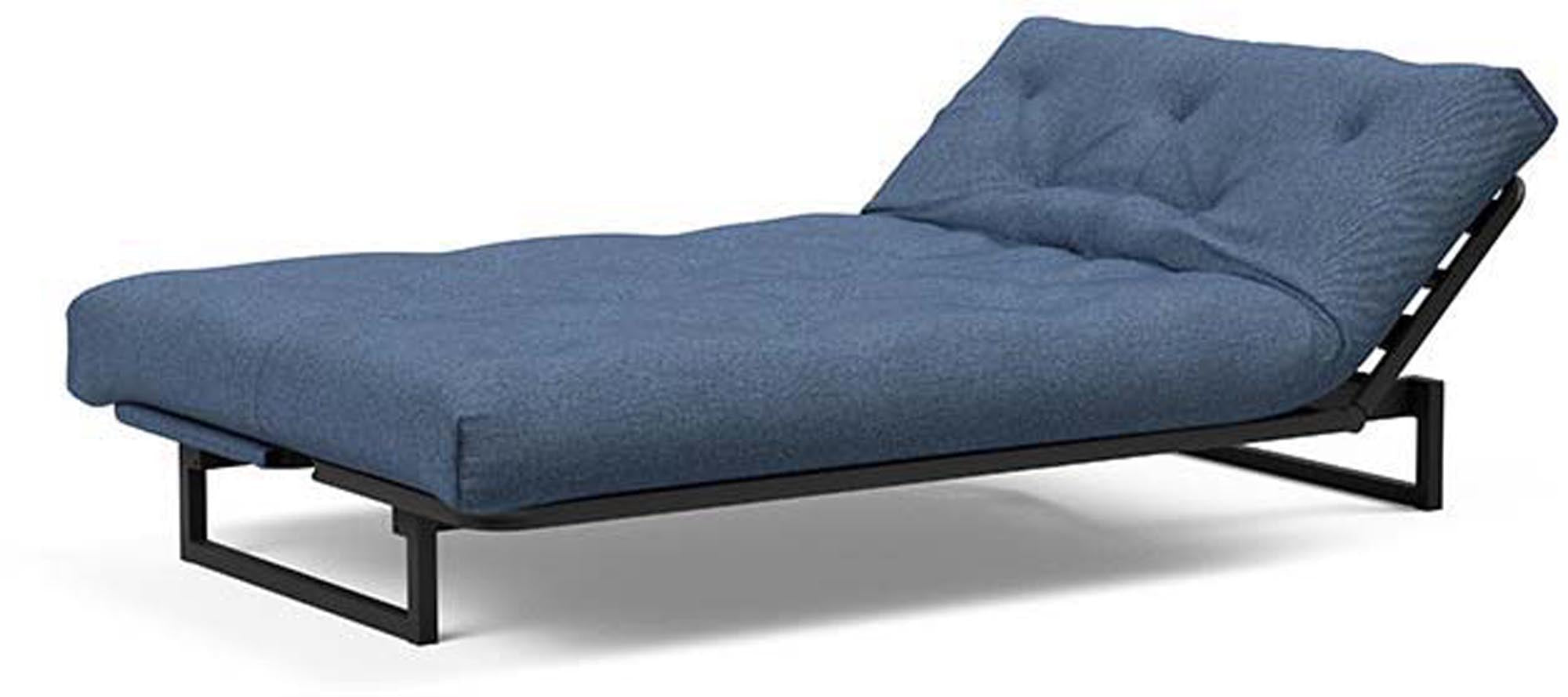 Erleben Sie das Fraction 120 Bettsofa Nordic: Flexibles Sofa mit hochwertiger Matratze, ideal für Übernachtungsgäste und stilvolle Einrichtung.