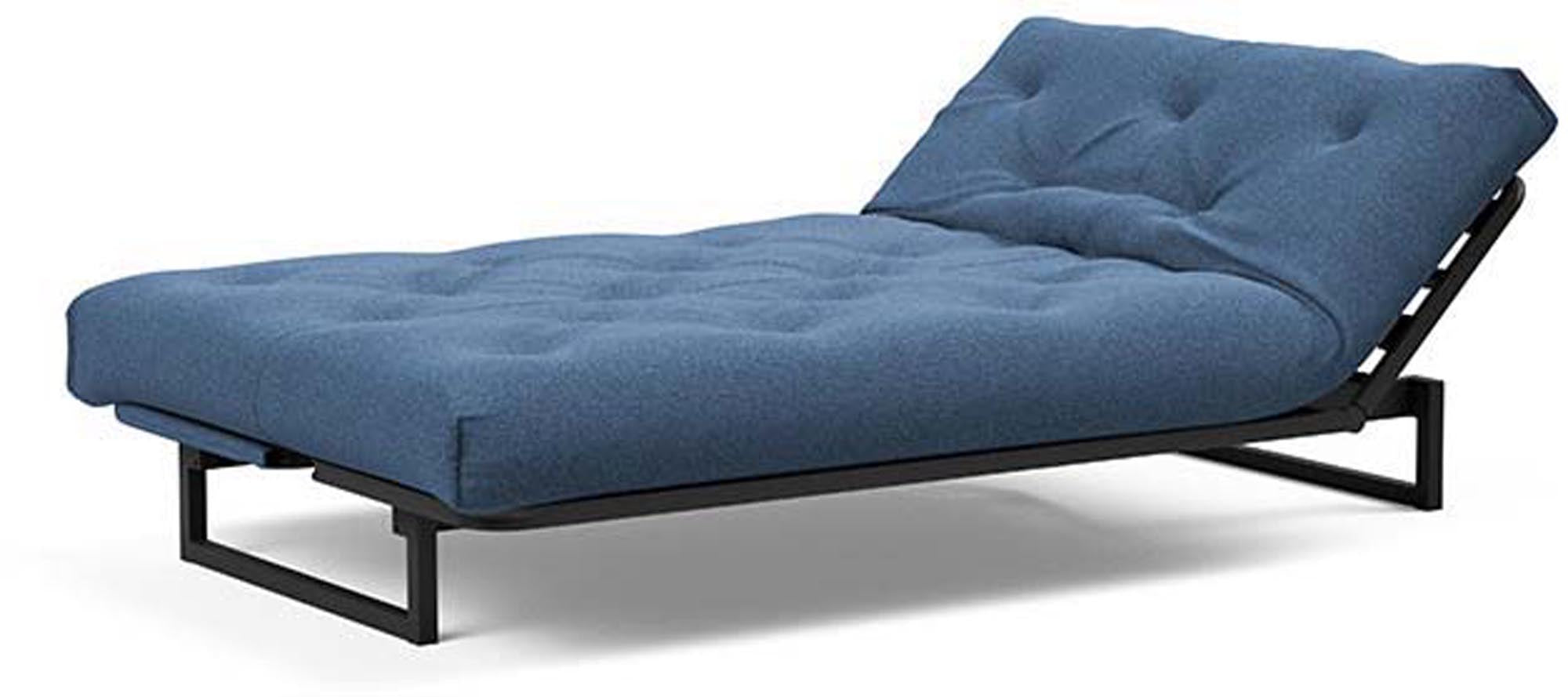 Erleben Sie das Fraction 120 Bettsofa Nordic: Funktionalität trifft skandinavisches Design, ideal für kleine Räume und höchsten Schlafkomfort.