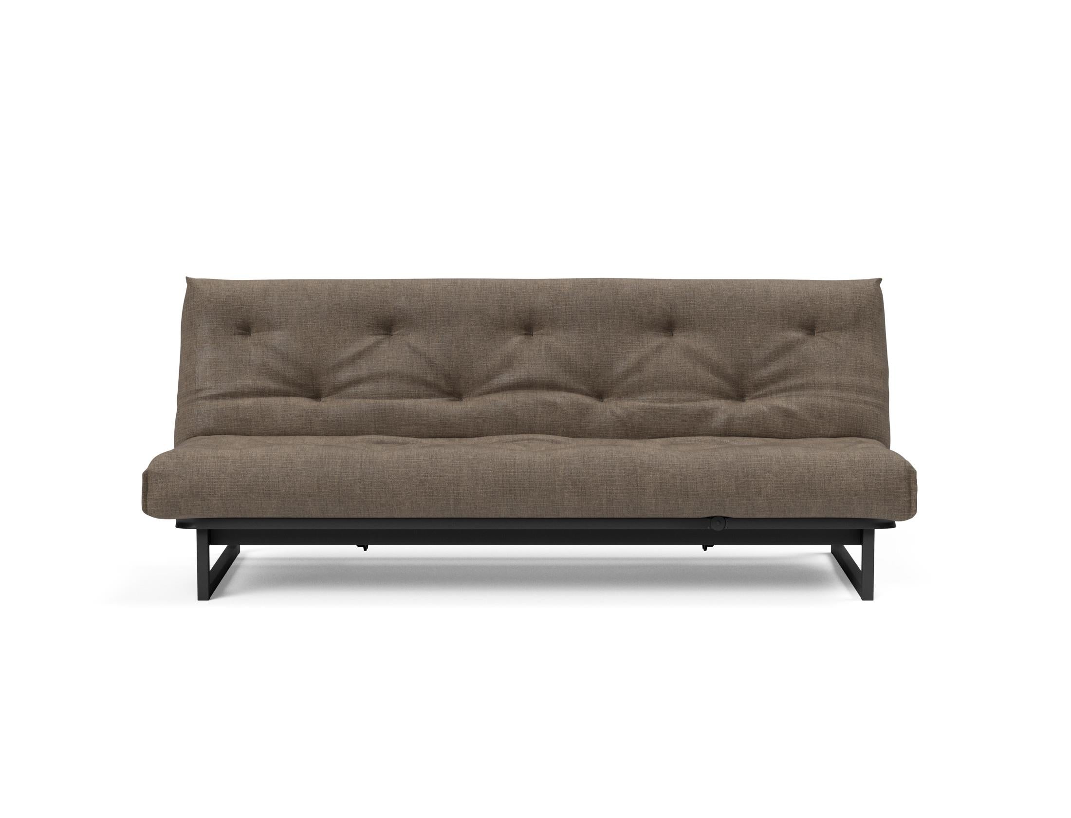 Fraction 120 Bettsofa Nordic Soft Spring: modernes skandinavisches Design, ideal für kompakte Räume, bietet hohen Sitzkomfort und eine praktische Schlafgelegenheit.