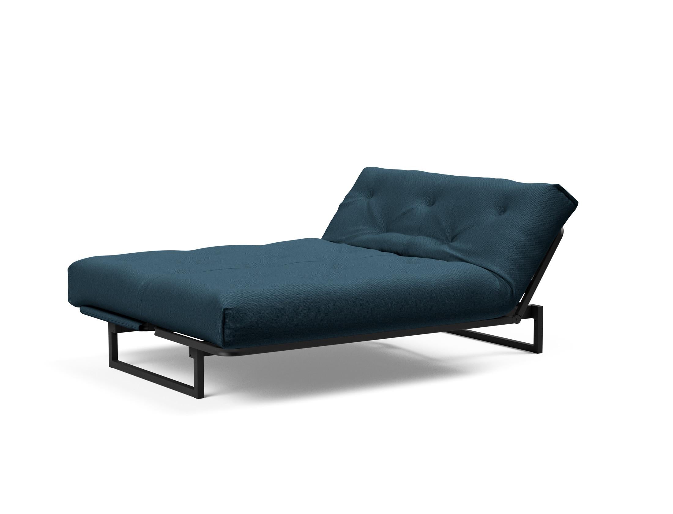 Fraction 140 Bettsofa Nordic: Elegantes, funktionales Sofa für kleine Räume, vereint skandinavisches Design mit optimalem Schlafkomfort und flexibler Nutzung.