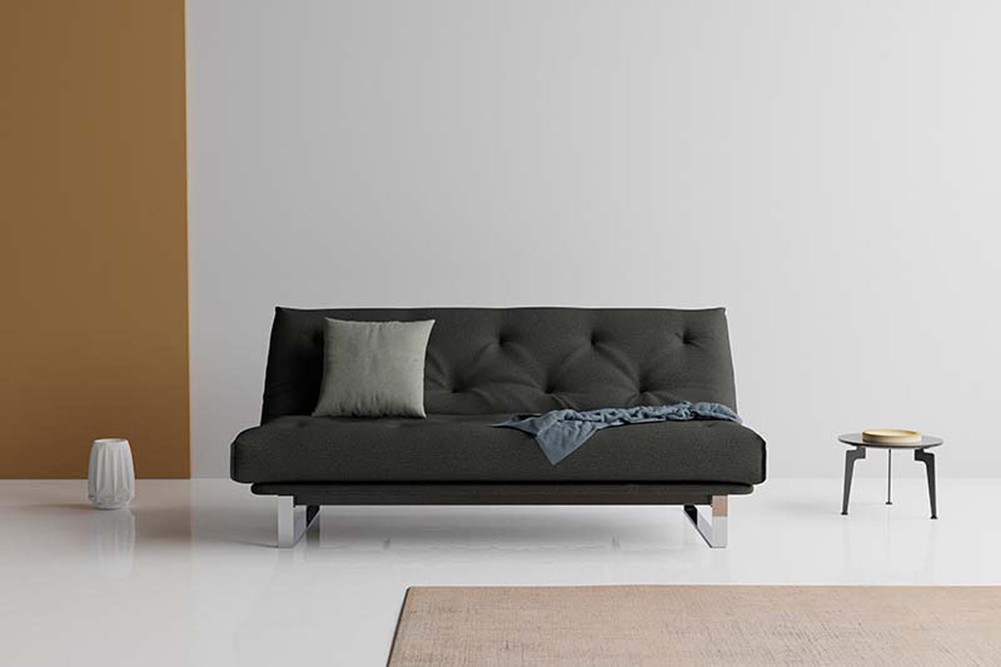 Entdecken Sie das Minimum Bettsofa 140 Nordic von Innovation Living: stilvolles skandinavisches Design, vielseitig, bequem und perfekt für kompakte Räume.