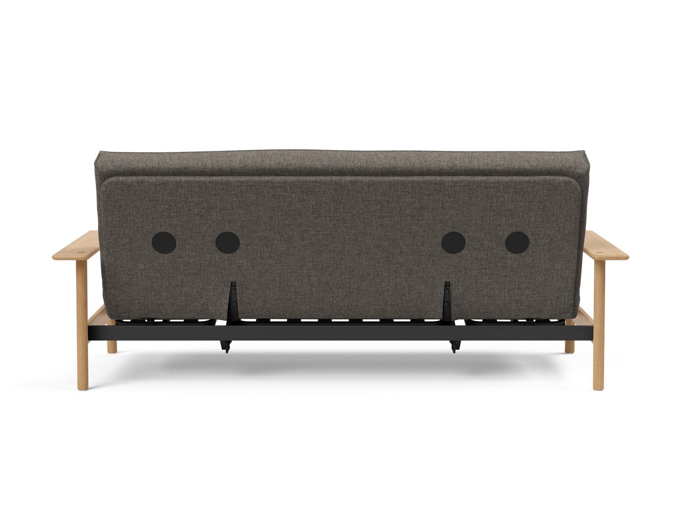 Entdecken Sie das Balder Bettsofa 140 Sharp Plus Cover Soft Spring von Innovation Living – skandinavisches Design trifft auf höchsten Komfort und Vielseitigkeit.