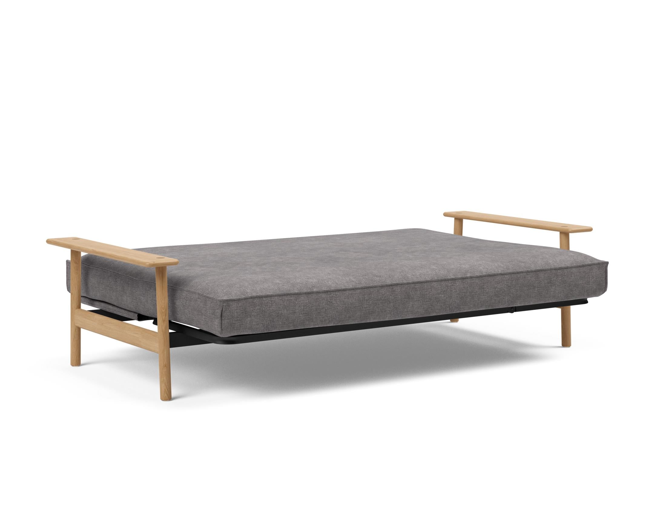 Entdecken Sie das Balder Bettsofa 140 Sharp Plus Cover Soft Spring von Innovation Living – ein elegantes Schlafsofa, das skandinavische Ästhetik und höchsten Komfort kombiniert.