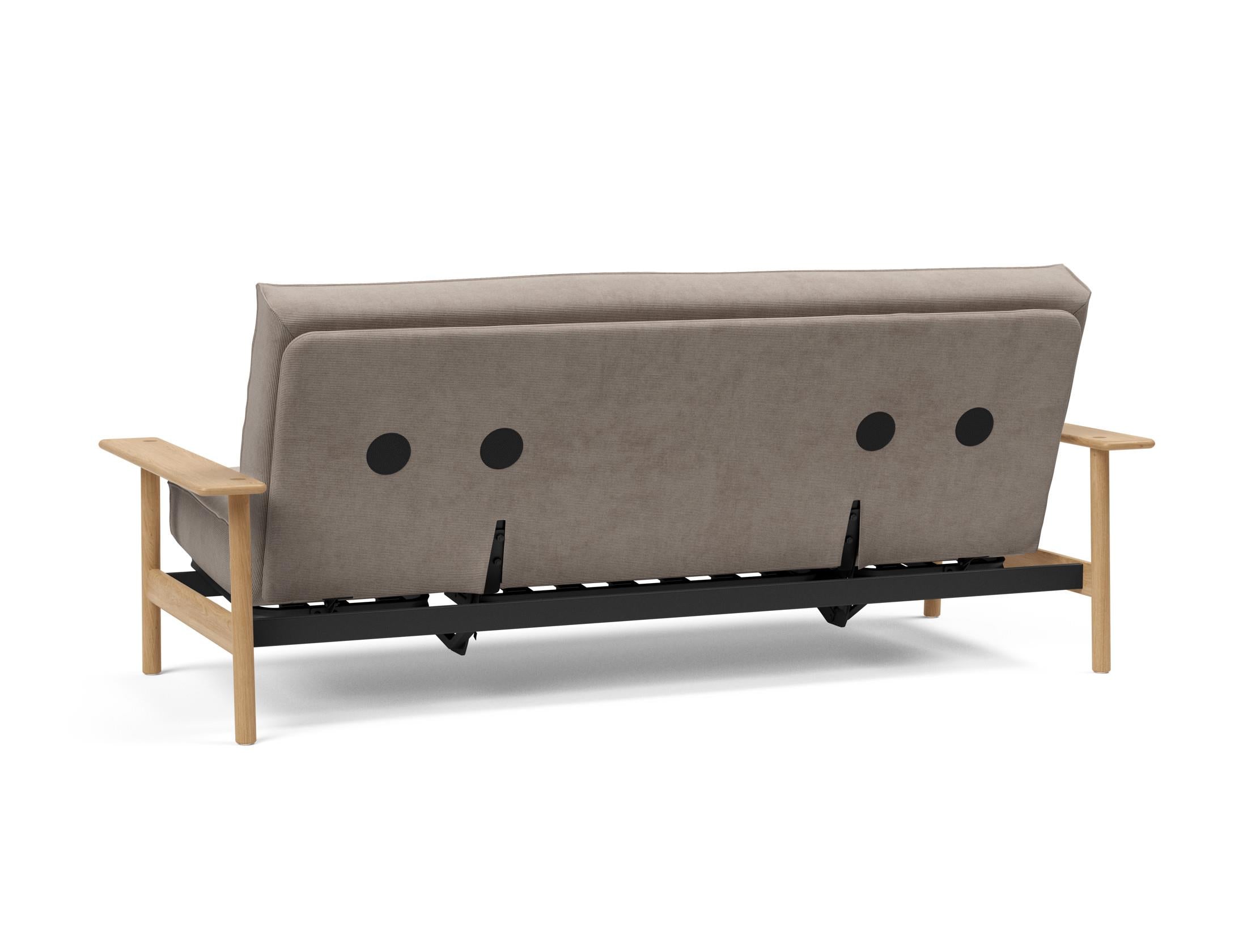 Entdecken Sie das Balder Bettsofa 140 Sharp Plus Cover Soft Spring von Innovation Living – skandinavisches Design trifft auf höchsten Schlafkomfort und Funktionalität.
