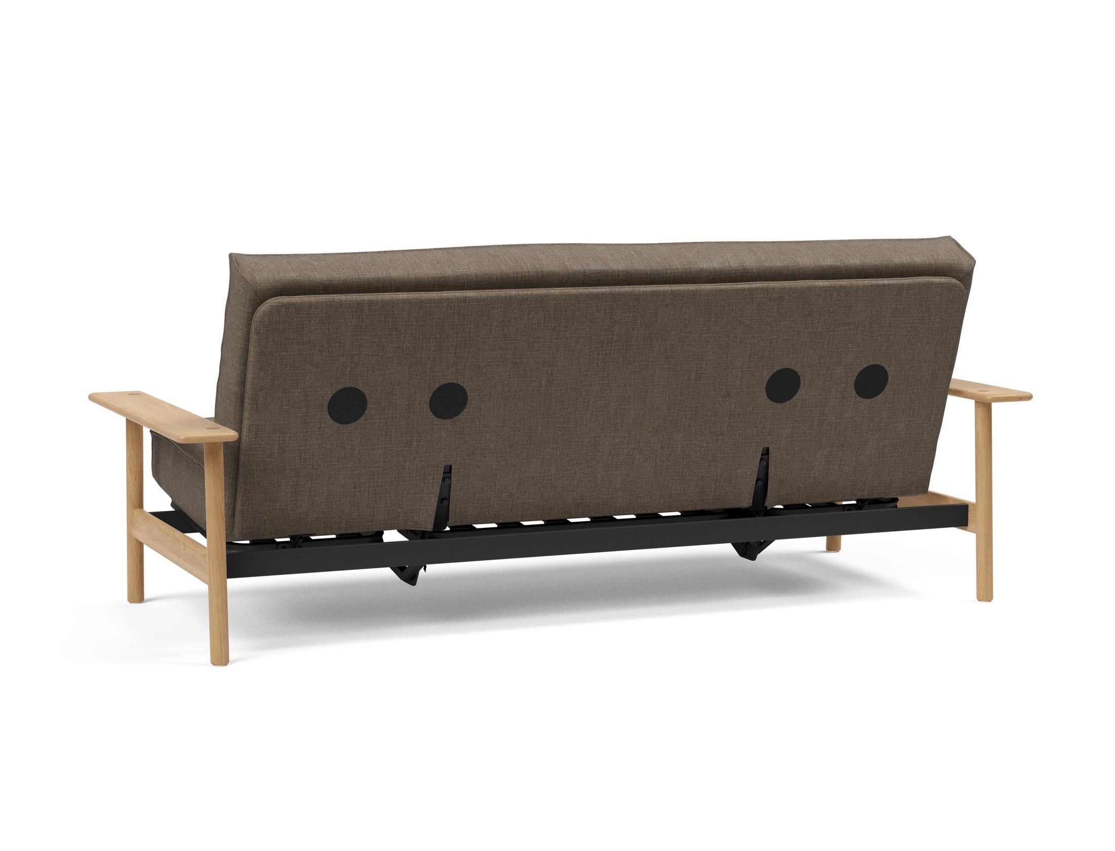 Entdecken Sie das Balder Bettsofa 140 Sharp Plus Cover Soft Spring von Innovation Living – skandinavisches Design trifft auf höchsten Schlafkomfort und Funktionalität.