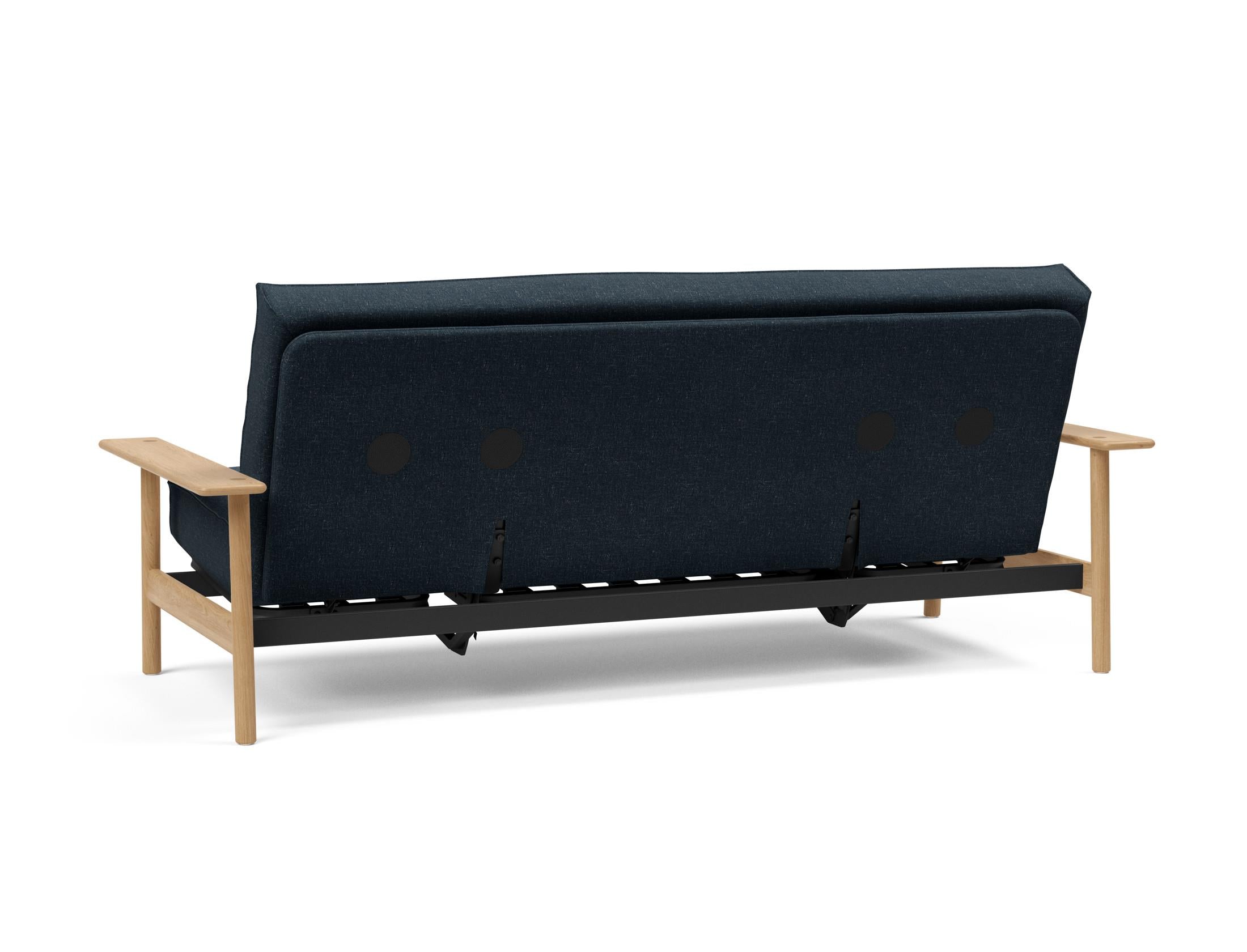 Entdecken Sie das Balder Bettsofa 140 Sharp Plus Cover Soft Spring von Innovation Living – skandinavisches Design trifft auf höchsten Schlafkomfort und Funktionalität.