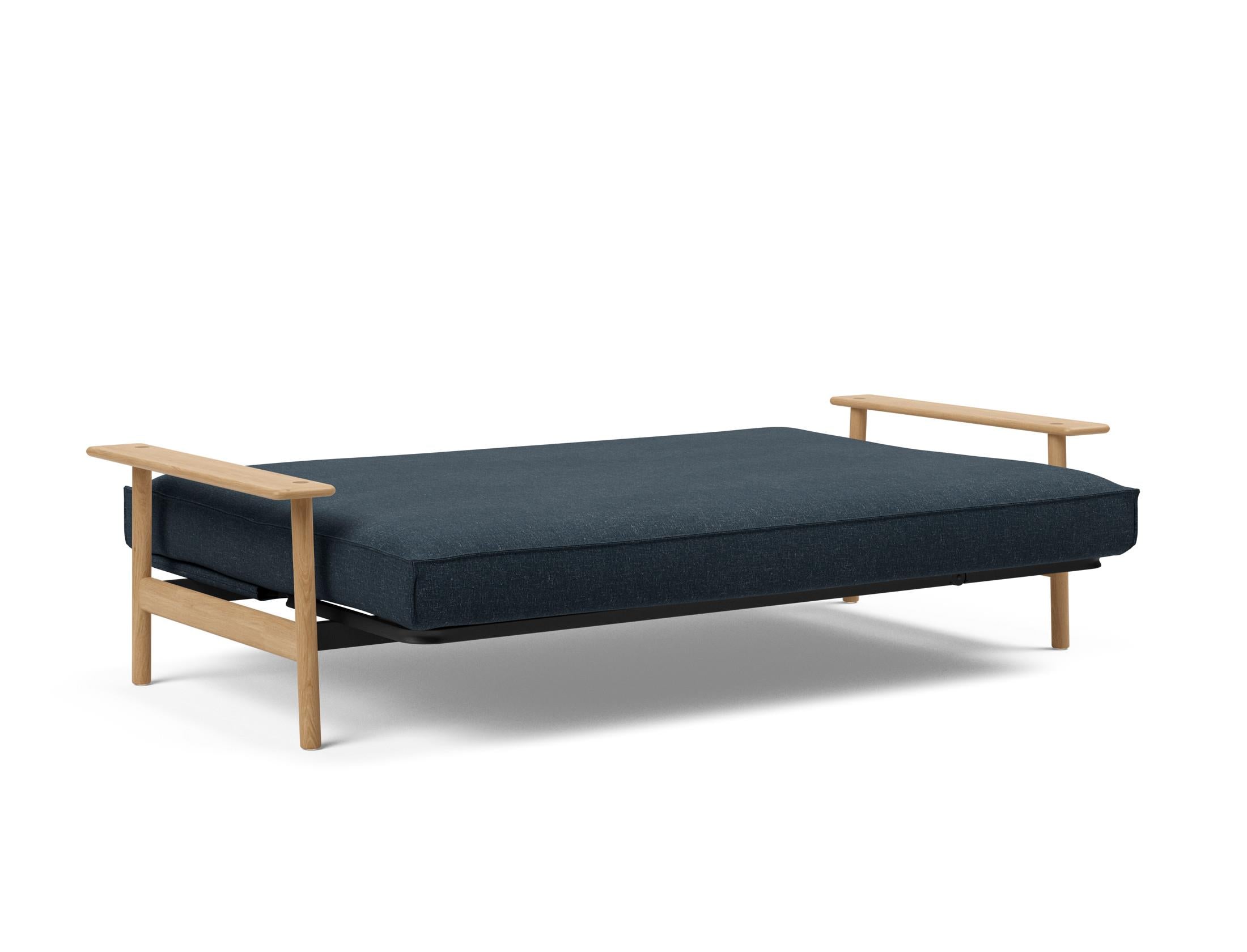 Erleben Sie das Balder Bettsofa 140 Sharp Plus Cover Soft Spring von Innovation Living – skandinavisches Design trifft auf höchsten Komfort und Vielseitigkeit.