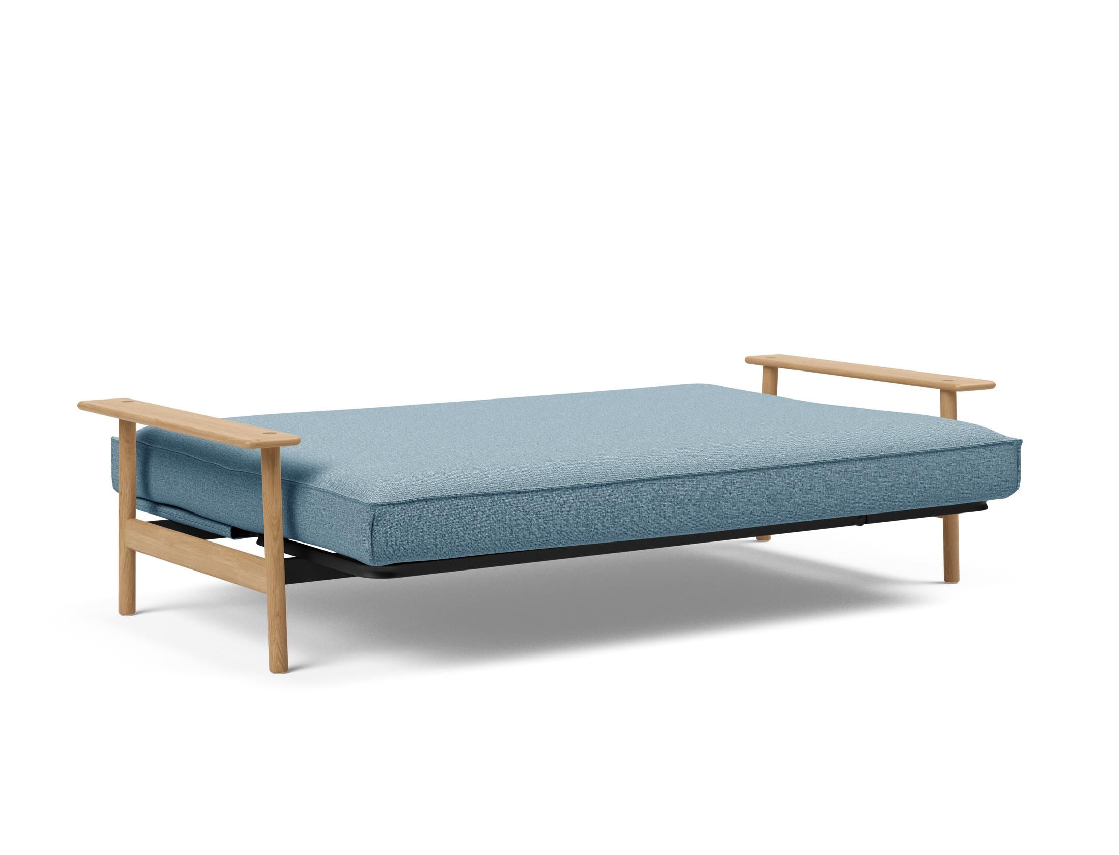 Entdecken Sie das Balder Bettsofa 140 Sharp Plus Cover Soft Spring von Innovation Living – skandinavisches Design trifft auf vielseitigen Komfort und Funktionalität.