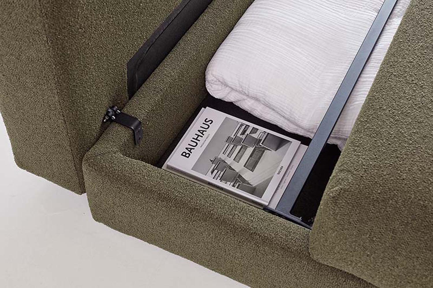 Das Osvald Sofabett 150 von Innovation Living vereint modernes Design mit praktischer Funktionalität – perfekt für kleine Räume und Gäste.