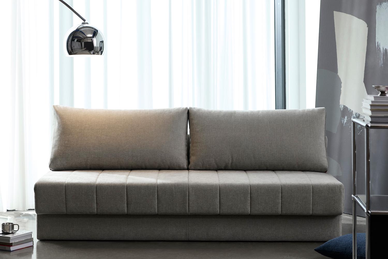 Das Akello Schlafsofa von Innovation Living bietet stilvolle Vielseitigkeit und Komfort, perfekt für moderne Wohnräume und Übernachtungsgäste.